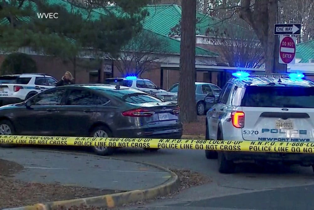 Seksårig dreng gik fredag amok med pistol og skød sin lærer i delstaten Virginia i USA.