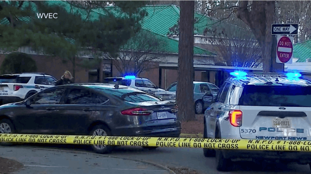 Seksårig dreng gik fredag amok med pistol og skød sin lærer i delstaten Virginia i USA.