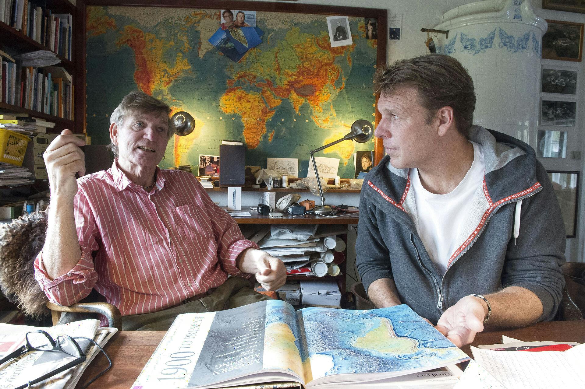 Mikkel Beha Erichsen konfererede med Troels Kløvedal, før han sagde ja til at lave "Kurs mod fjerne kyster" for TV 2. 