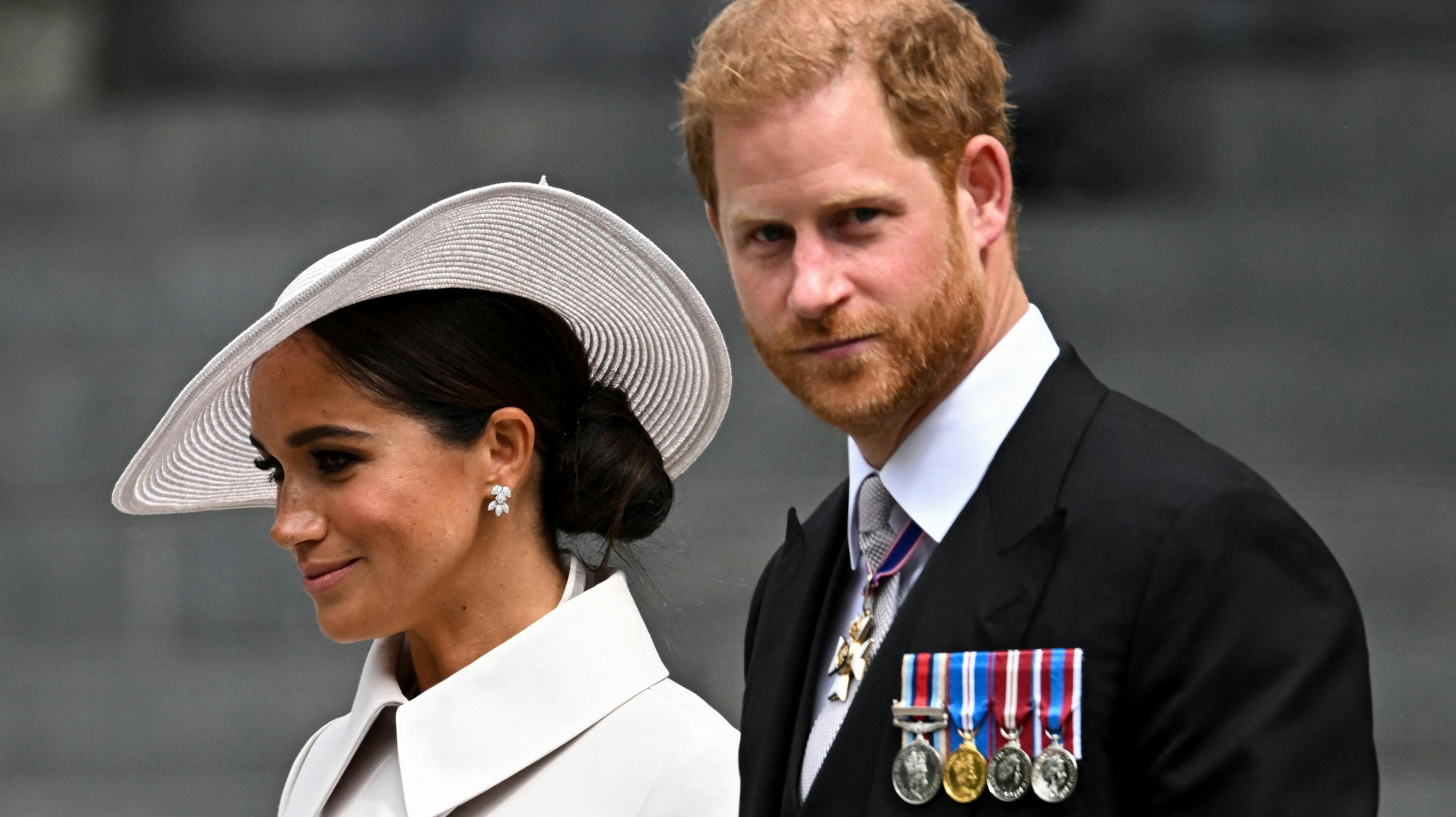 Ifølge prins Harry ville han bror og resten af den royale familie ikke have ham med på flyet til slottet i Balmoral i Skotland, da donning Elizabeth lå for døden.