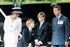 Arkivfoto af prinsesse Diana med hendes to sønner og prins Charles, der siden er blevet konge.
