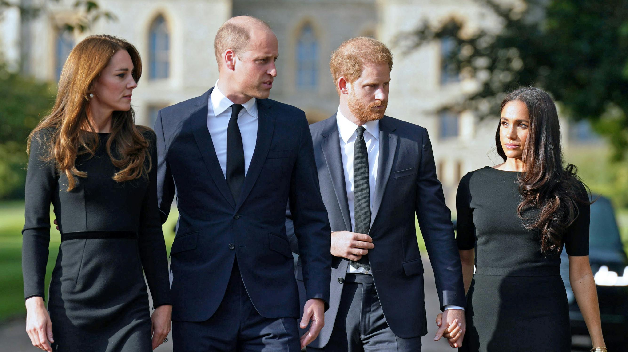 Efter udgivelsen af prins Harrys bog "Reserven" står det nu klart, at der er iskold luft mellem Cambridge-parret og Sussex-parret. 