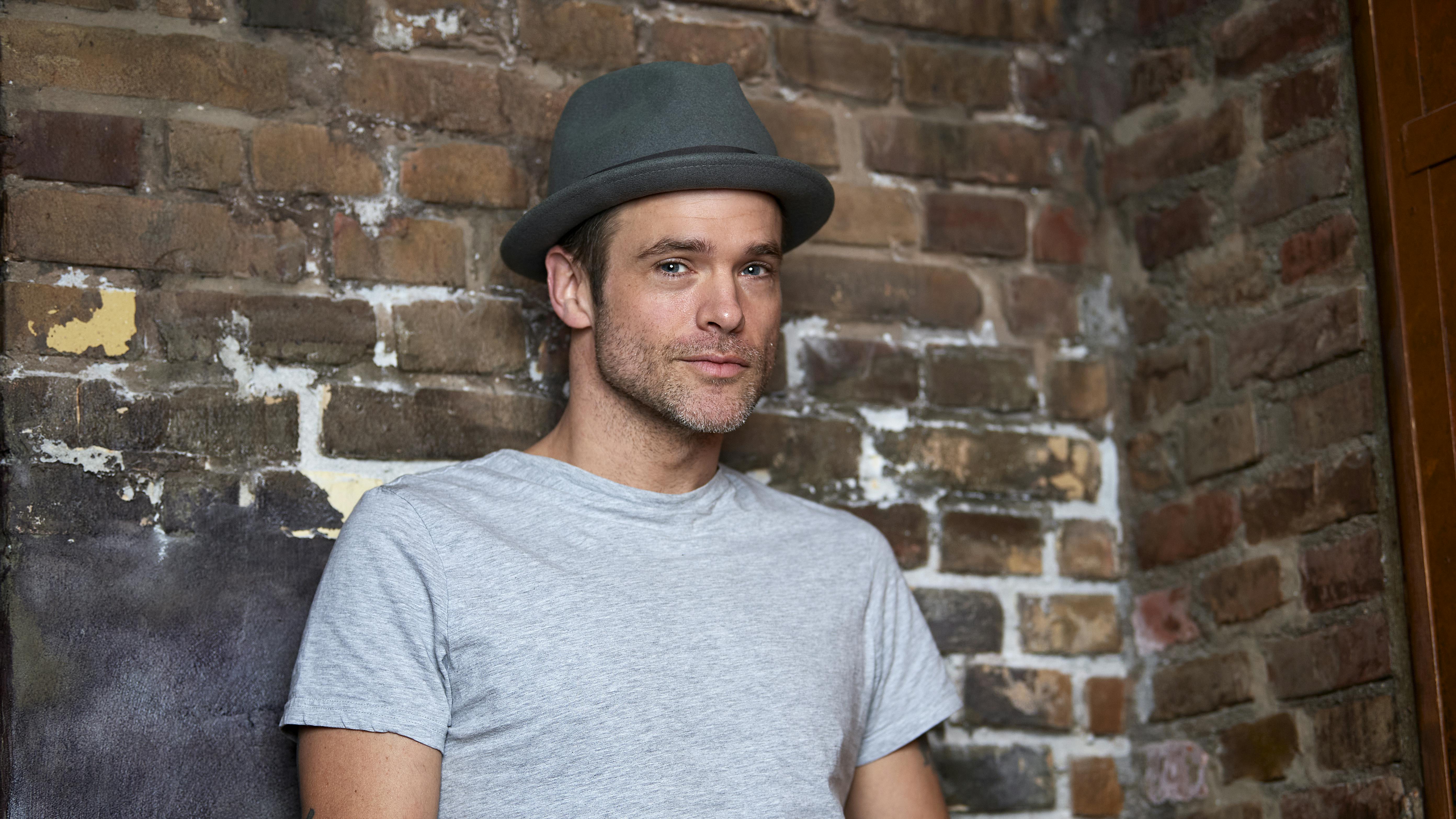 Silas Holst mistede sin far til alzheimers, og det har været en lang og hård proces, erkender han. 