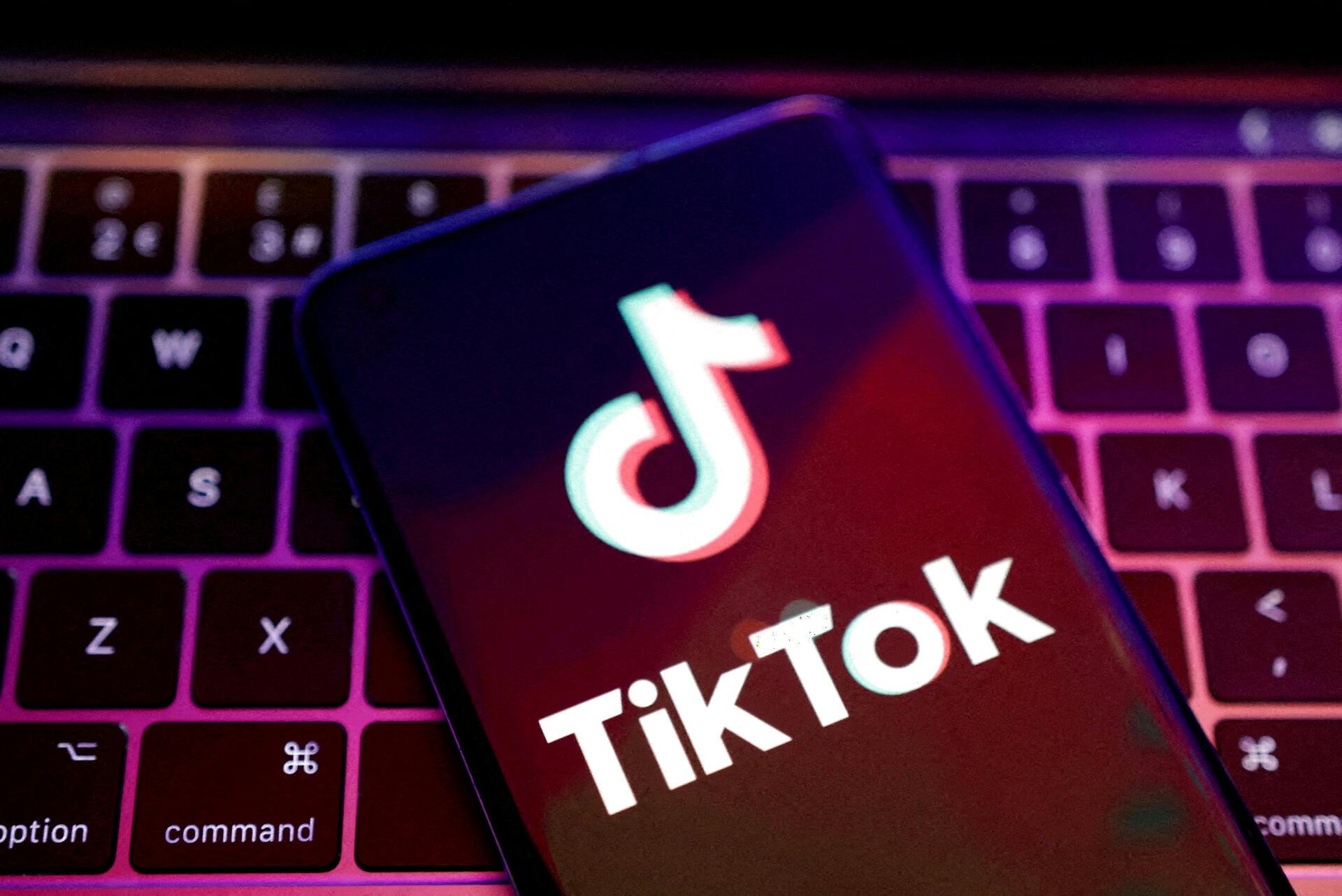 En 30-årig mand brugte blandt andet TikTok og andre sociale medier til at komme i kontakt med helt unge piger. Derfor er den tiltalte blevet døbt "TikTok-manden."