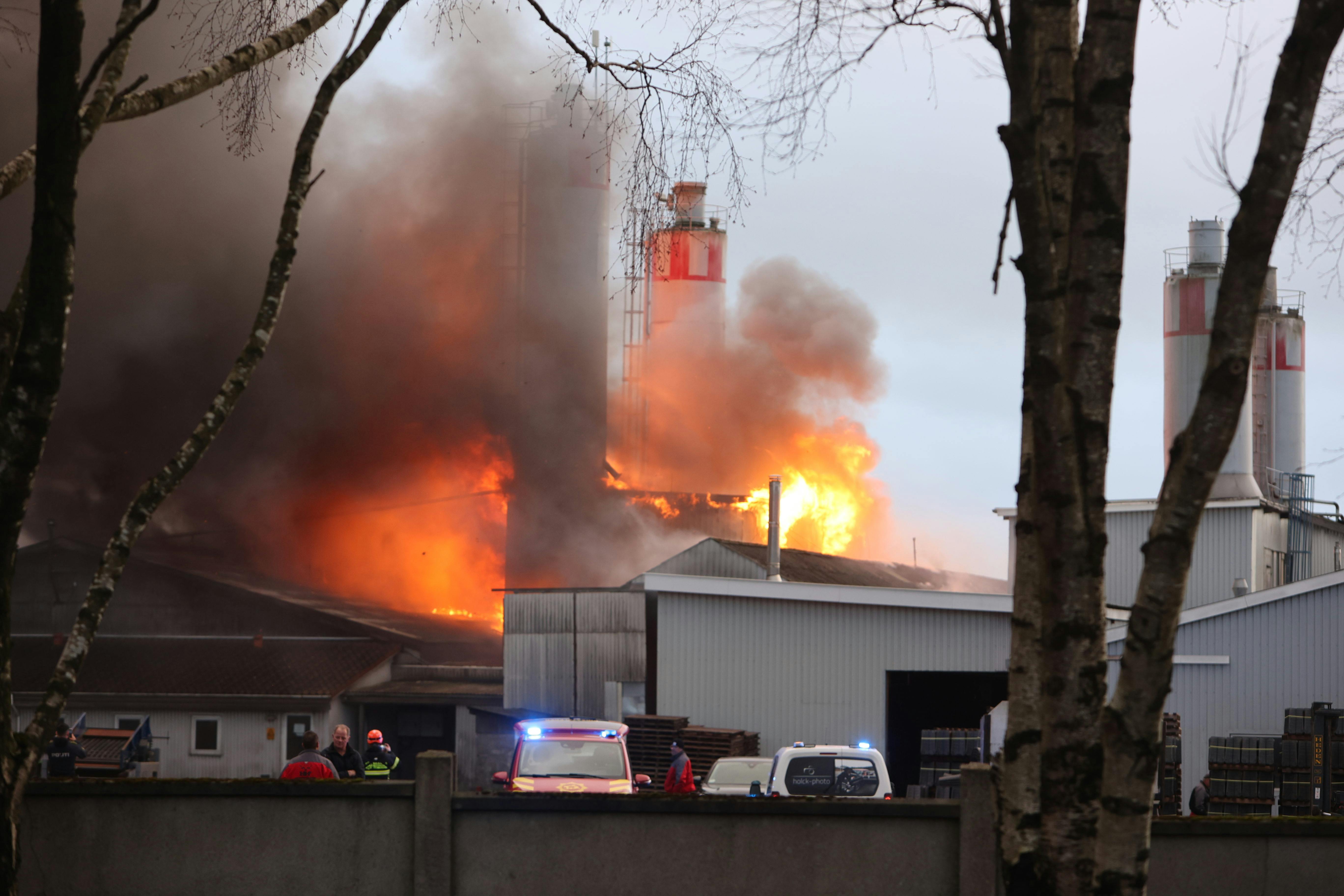 Onsdag eftermiddag melder politiet om en enkelt tilskadekomst i forbindelse med den voldsomme brand i Ikast

