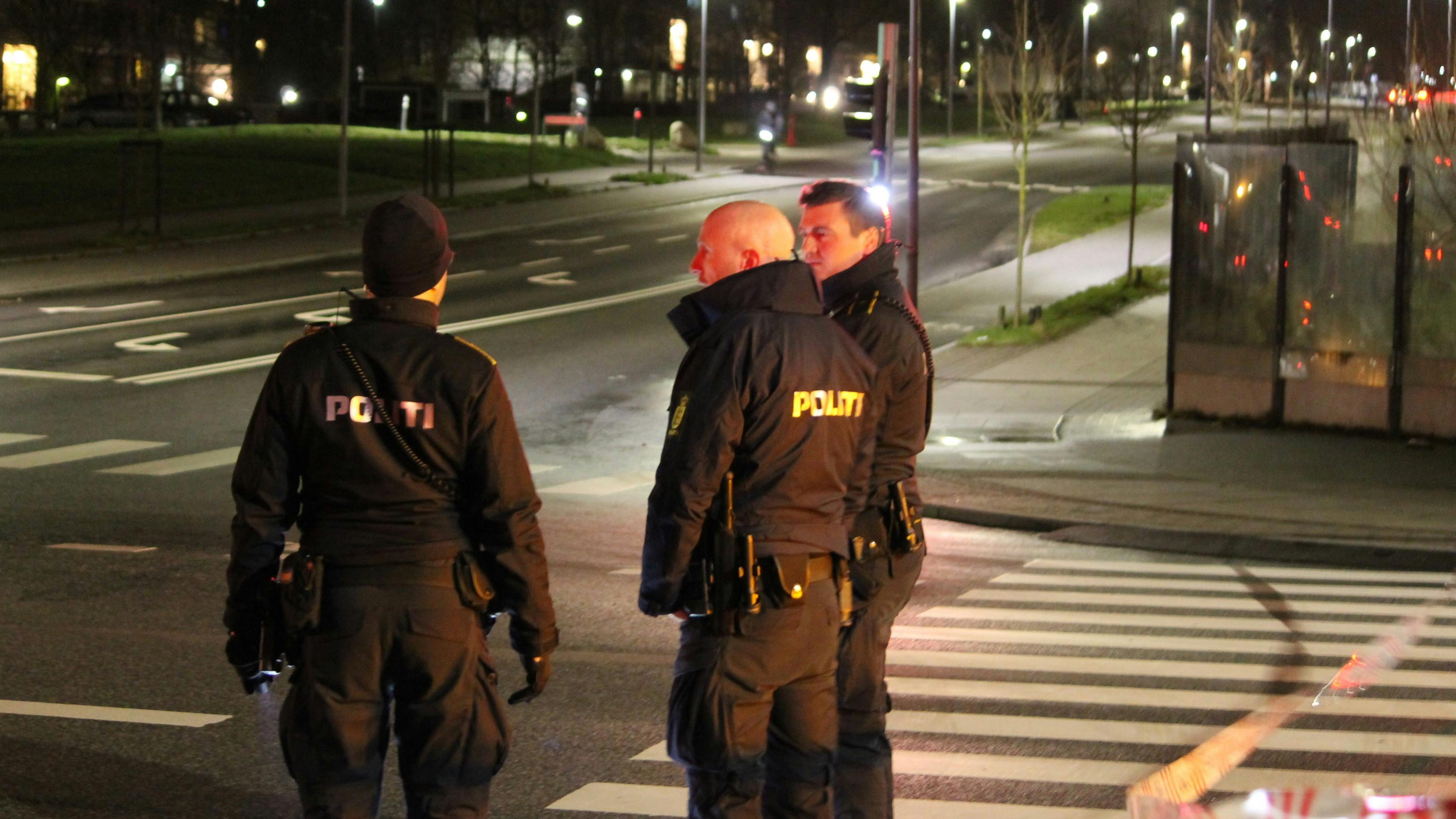 Politiet har afspærret veje i Aarhus.