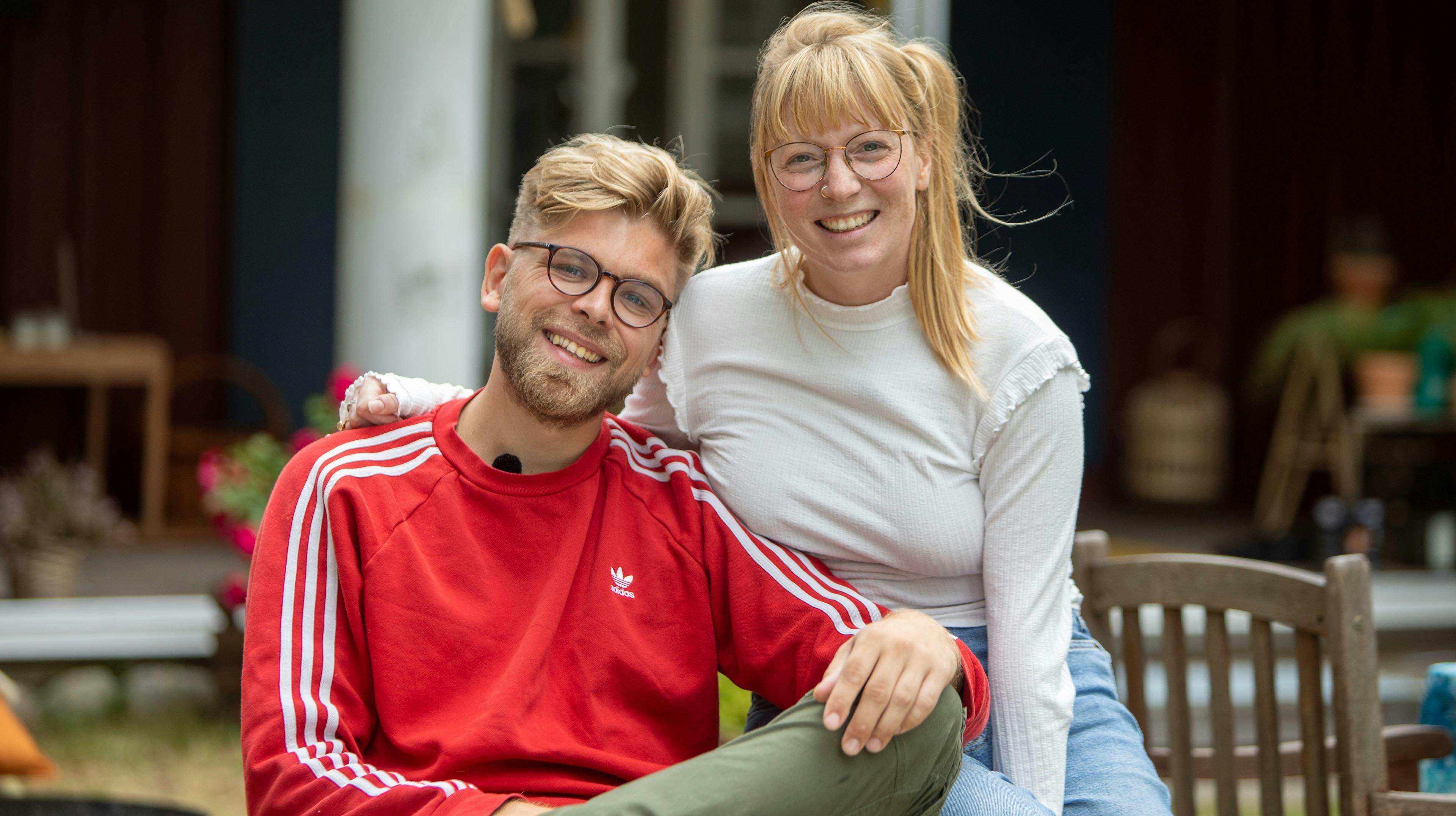 Rikke og Jonathan forsøger at finde kemien i datingprogrammet "Alene sammen", men det er ikke første gang, sidstnævnte prøver at finde kærligheden på tv. nbsp;