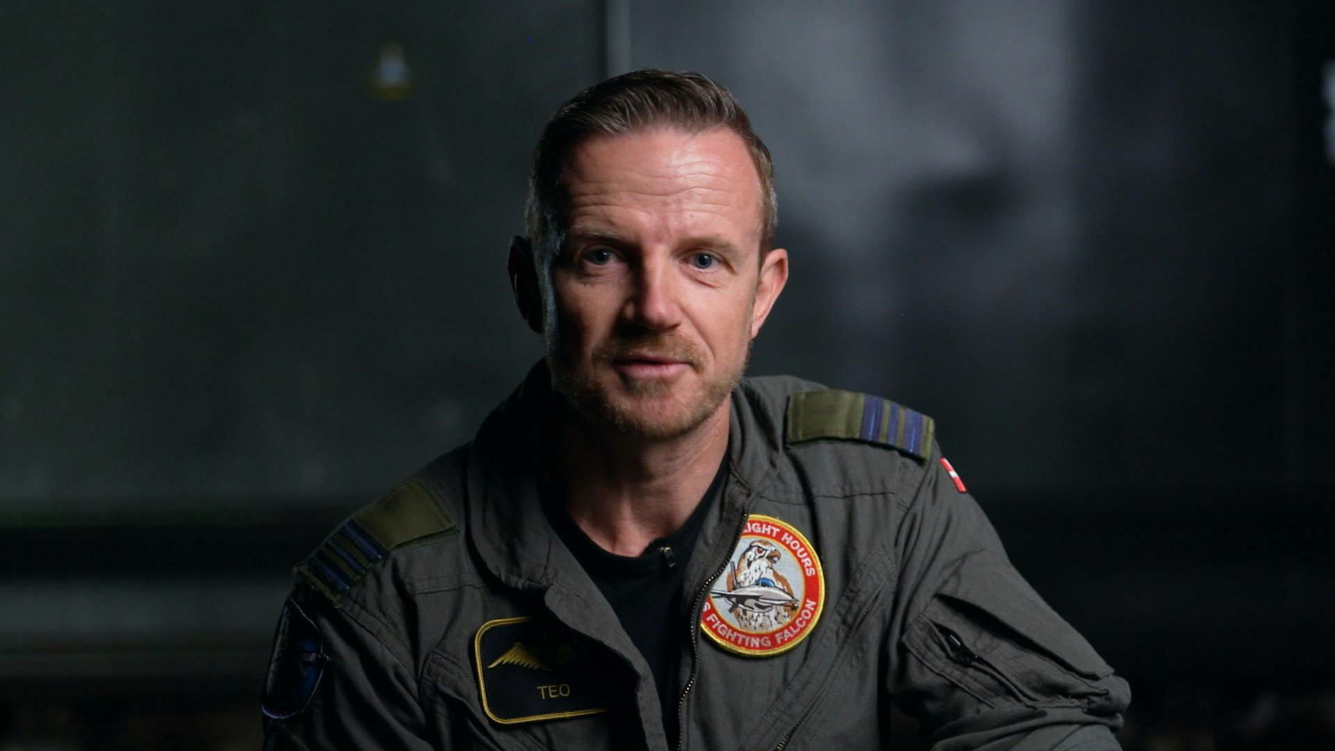 Til daglig arbejder Troels Krohn Dehli Vagn som jagerpilot, og det fortæller han nu om i en ny serie. 