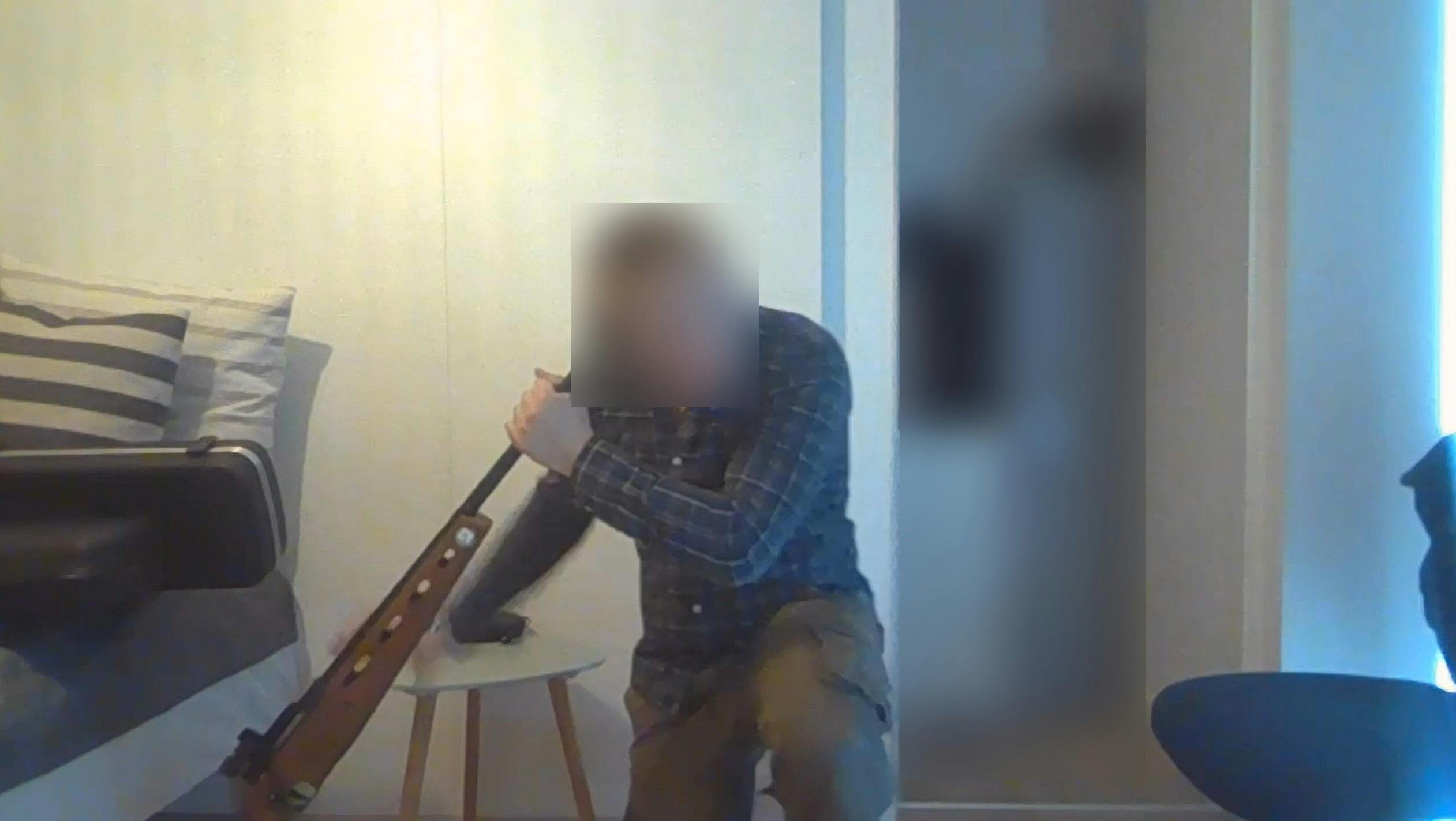 Den 22-årige mand, som politiet mener affyrede skud mod helt tilfældige mennesker i shoppingcentret Field's sidste år, er sigtet for tre drab og adskillige drabsforsøg.
