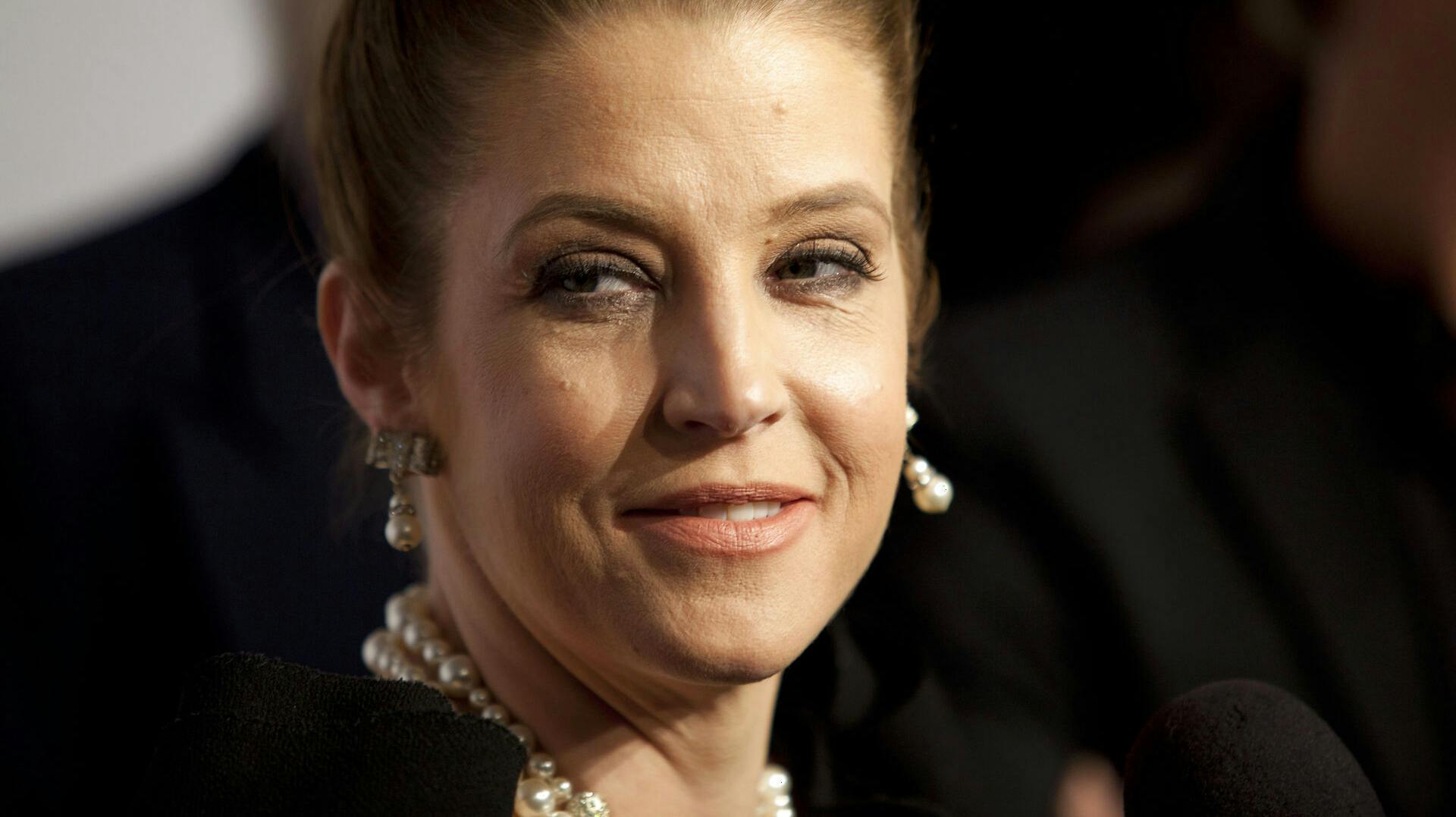 Lisa Marie Presley er blevet hastet på hospitalet efter at have fået hjertestop derhjemme. 