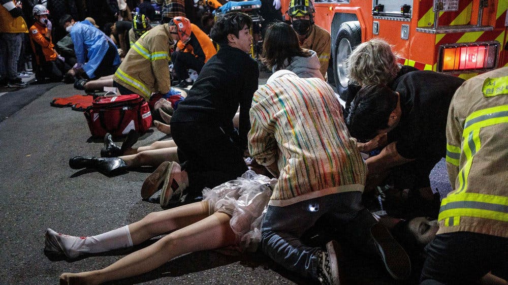 Det gik frygteligt galt, da titusinder af unge sydkoreanere 29. oktober forsøgte at presse sig ind i nattelivskvarteret Itaewon i Seoul for at deltage i den årlige halloween-fest.