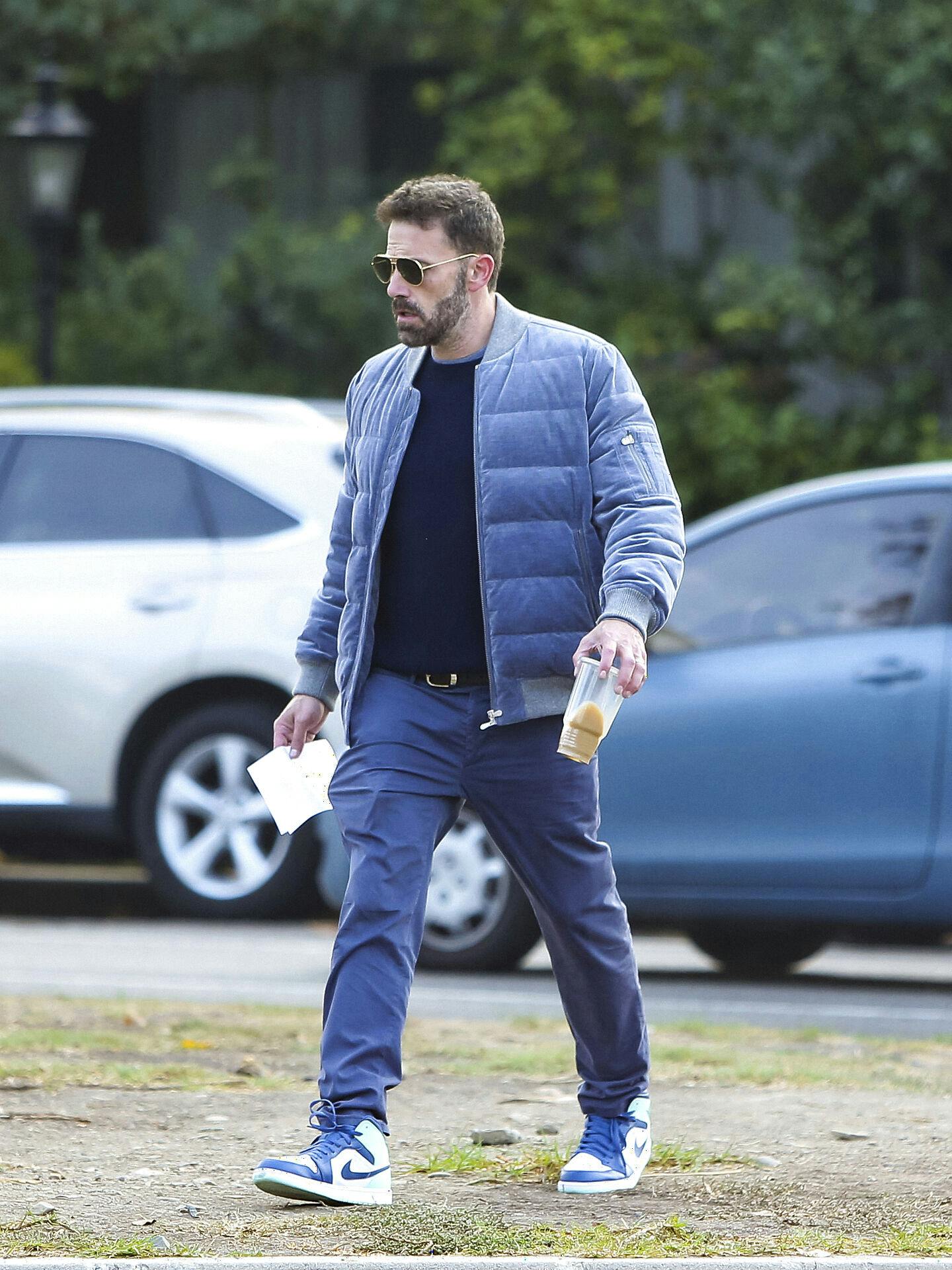 Ben Affleck d. 7. oktober 2022 - med sin sædvanlige iskaffe fra Dunkin'.