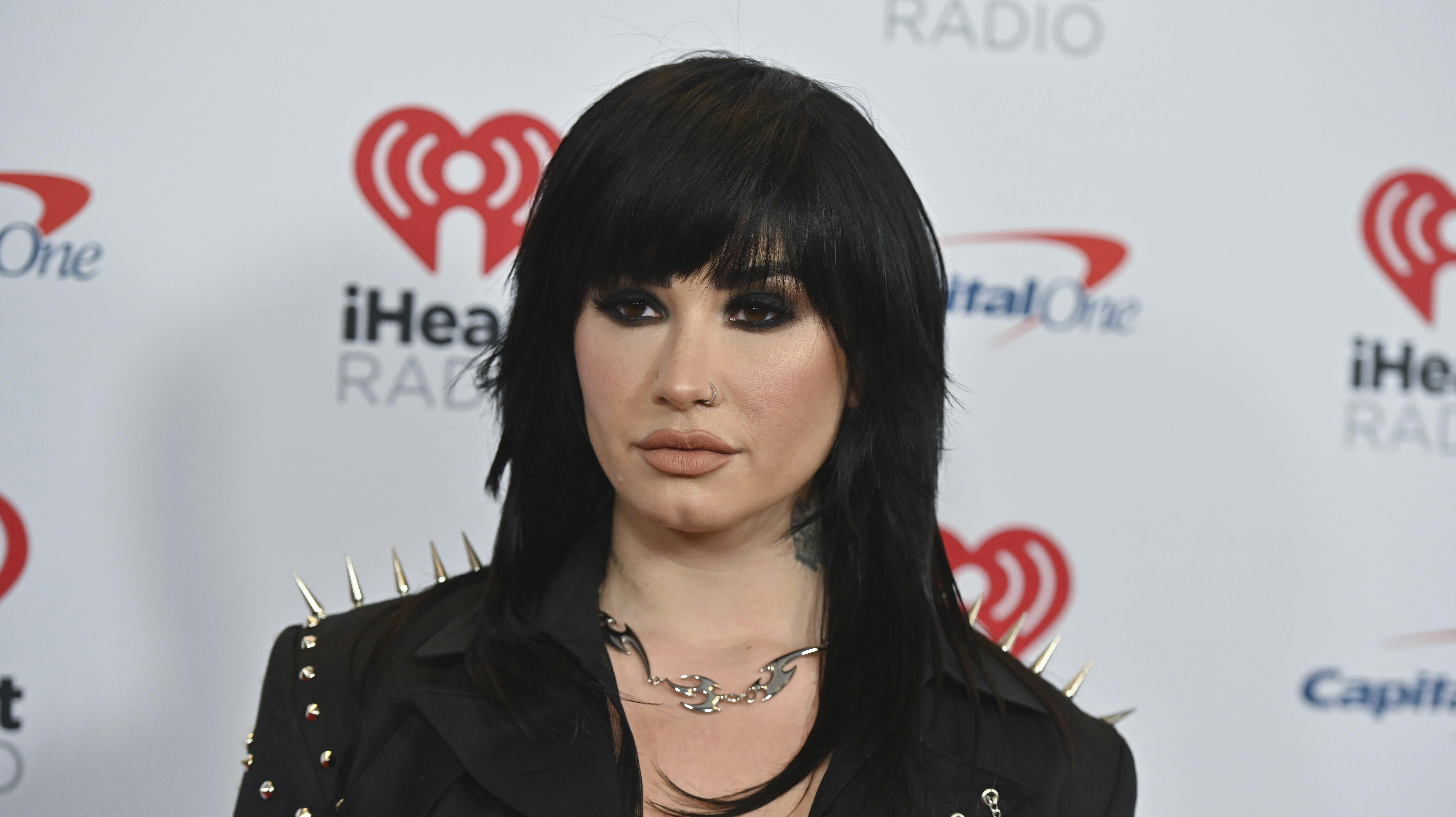 Sangstjernen udgav i august et nyt album "Holy Fvck". 