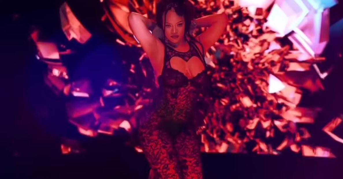 Rihanna i reklamevideoen til en ny kollektion af hendes eget undertøjsmærke Savage X Fenty. 