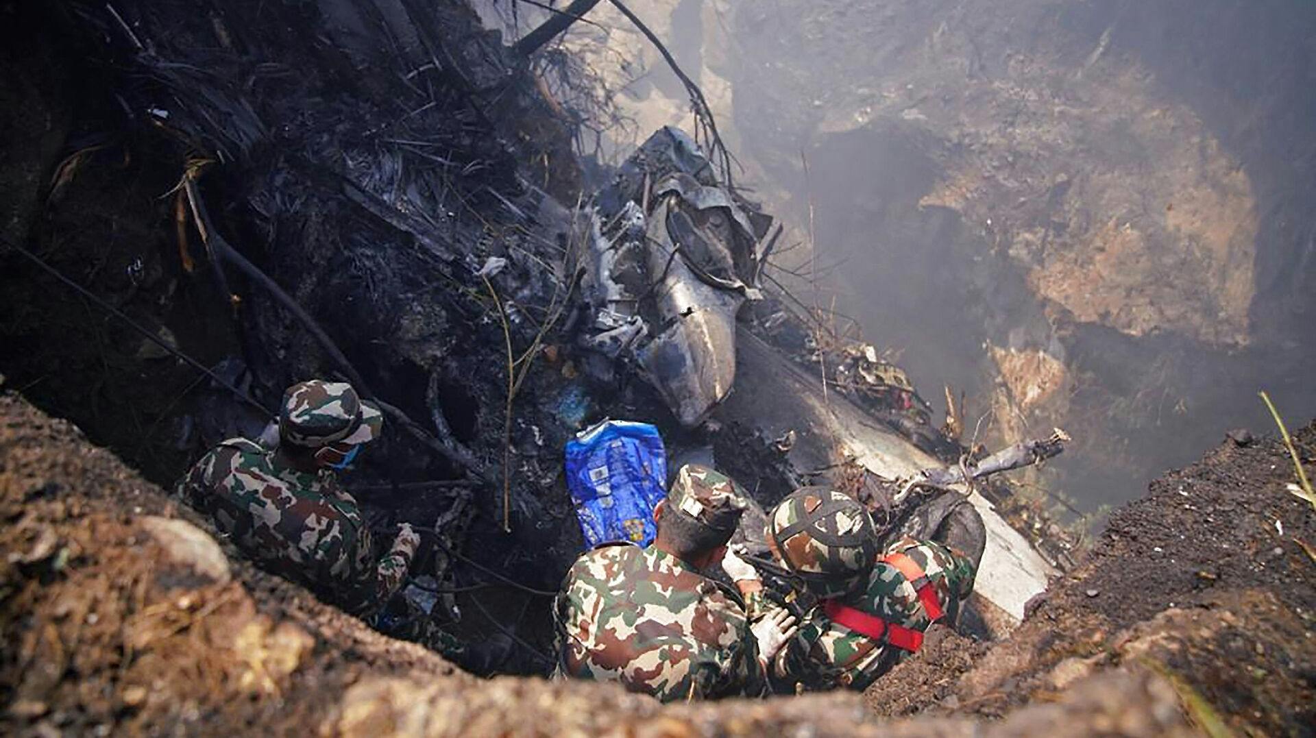 Et fly med 72 passagerer er styrtet ned i Nepal.