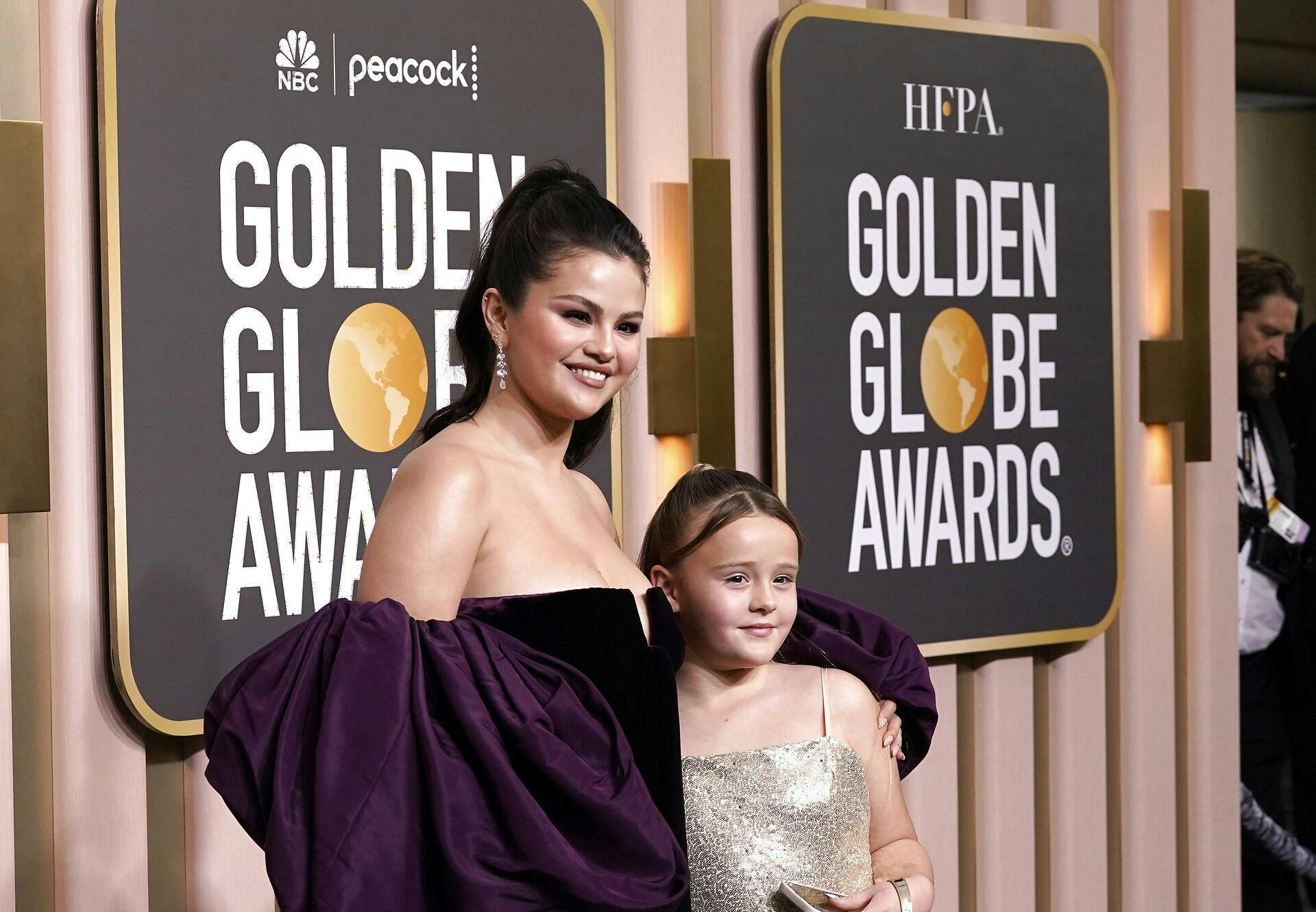 Selena Gomez havde taget sin lillesøster med til Golden Globes.
