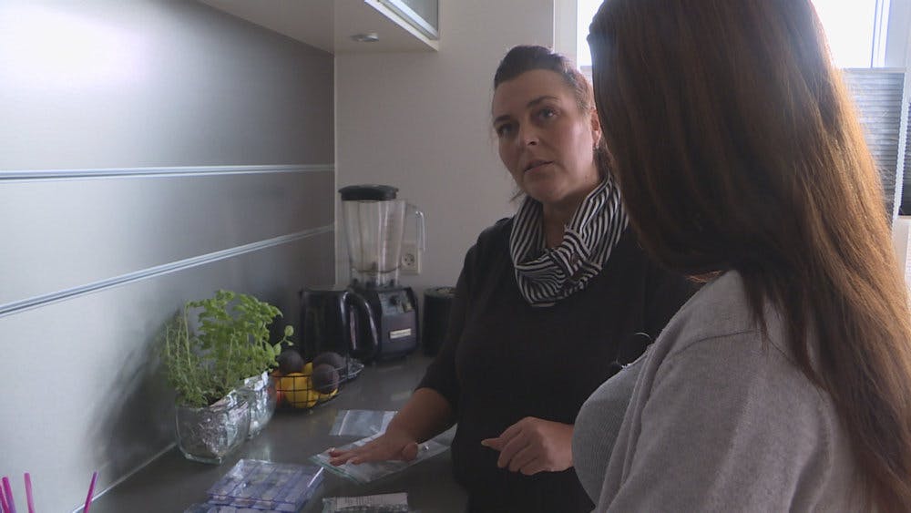 Janne Grøndahls datter modtager i øjeblikket ingen behandling, men hun skal tage 15 piller hver dag mod sin paranoide skizofreni.