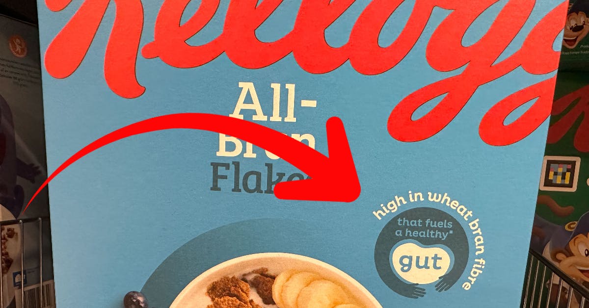 Det ser flot ud, men der mangler noget. Nemlig den lovlige tekst på dansk der forklarer, hvad reklameteksten faktisk betyder for dig som forbruger. Her står i dag alene en lille stjerne, som henviser forbrugerne til bagsiden.