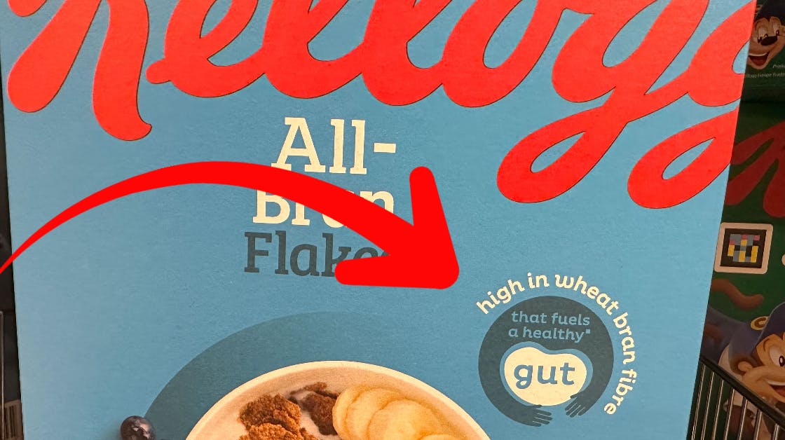 Det ser flot ud, men der mangler noget. Nemlig den lovlige tekst på dansk der forklarer, hvad reklameteksten faktisk betyder for dig som forbruger. Her står i dag alene en lille stjerne, som henviser forbrugerne til bagsiden.