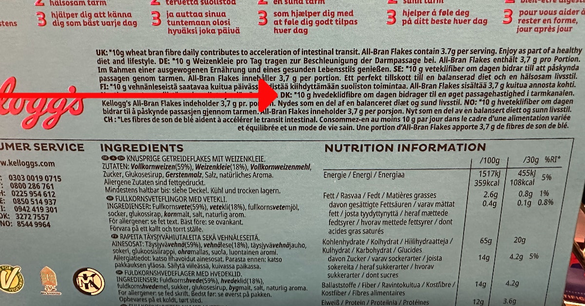 Man skal have luppen frem for at finde teksten på dansk. Den skal da også står på forsiden af produktet, mener Fødevarestyrelsen, der allerede har tvunget Kellogg's til at skrive samme tekst på sin hjemmeside.