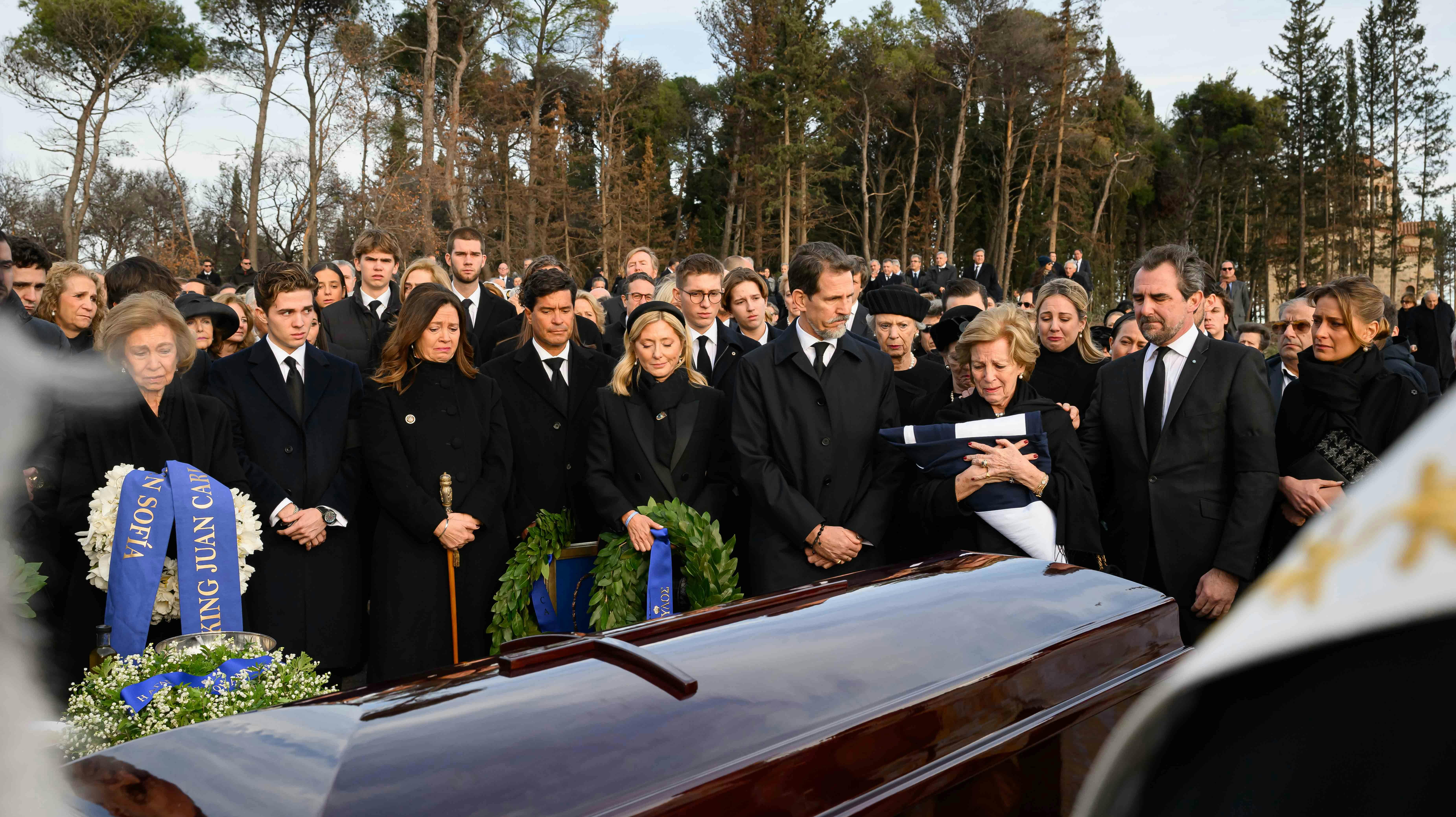 Mandag tog familie og venner afsked med kong Konstantin, der gik bort den 10. januar. nbsp;