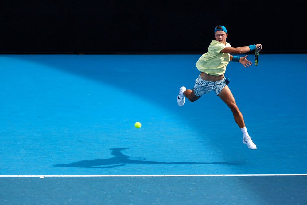 Holger Rune var i total kontrol gennem hele kampen mod serberen Filip Krajinovic på Kia Arena i Melbourne.