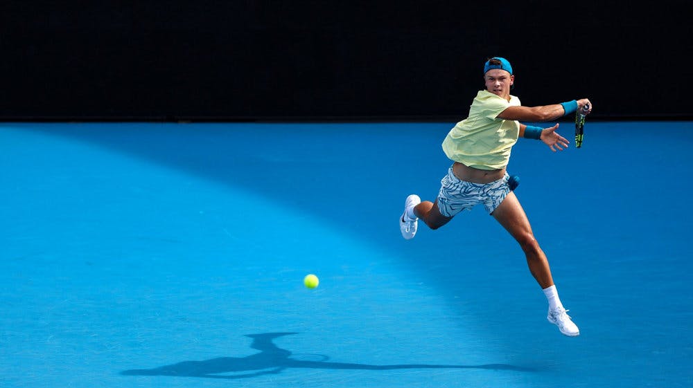 Holger Rune var i total kontrol gennem hele kampen mod serberen Filip Krajinovic på Kia Arena i Melbourne.