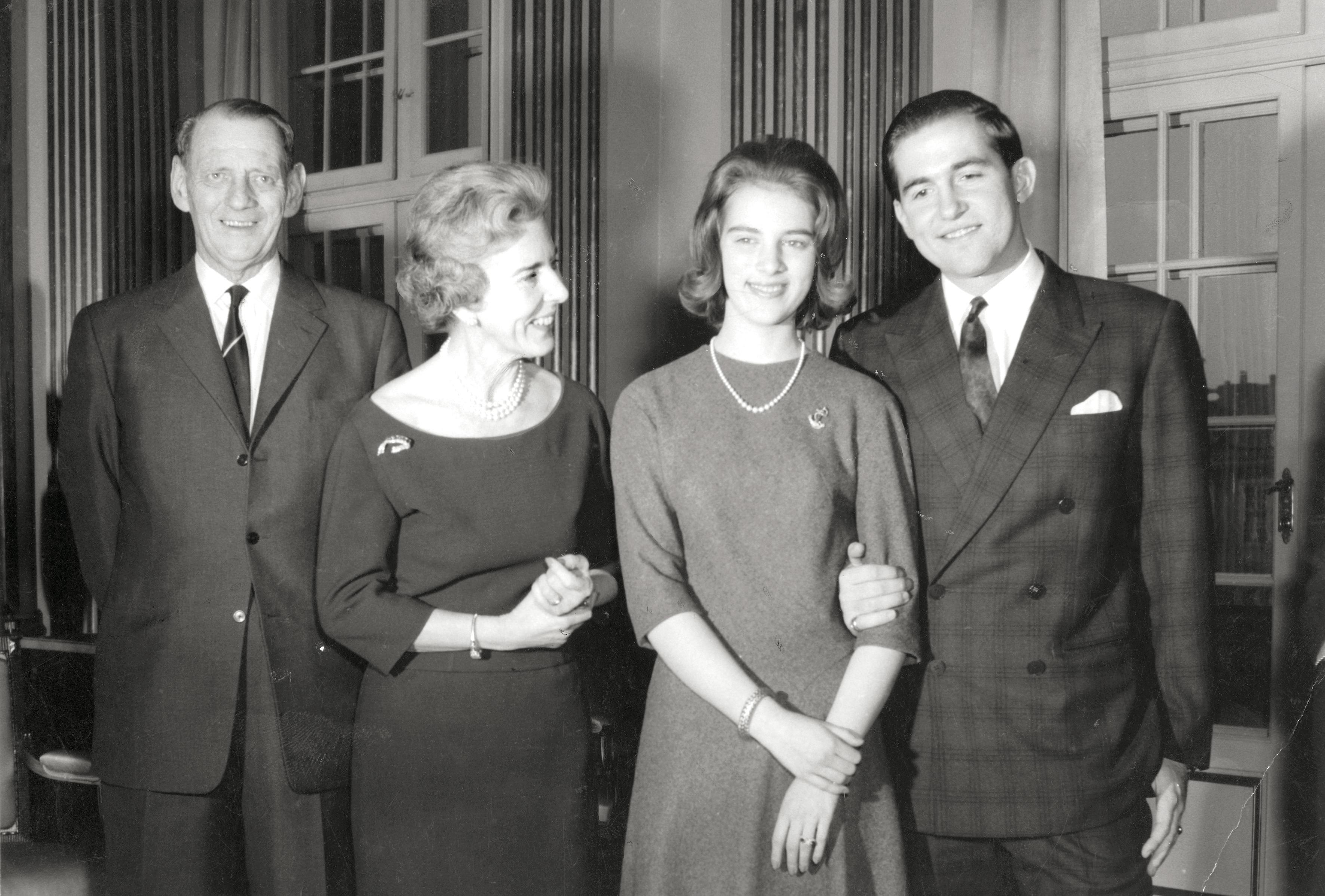 Kong Frederik IX, dronning Ingrid, prinsesse Anne-Marie og kronprins Konstantin