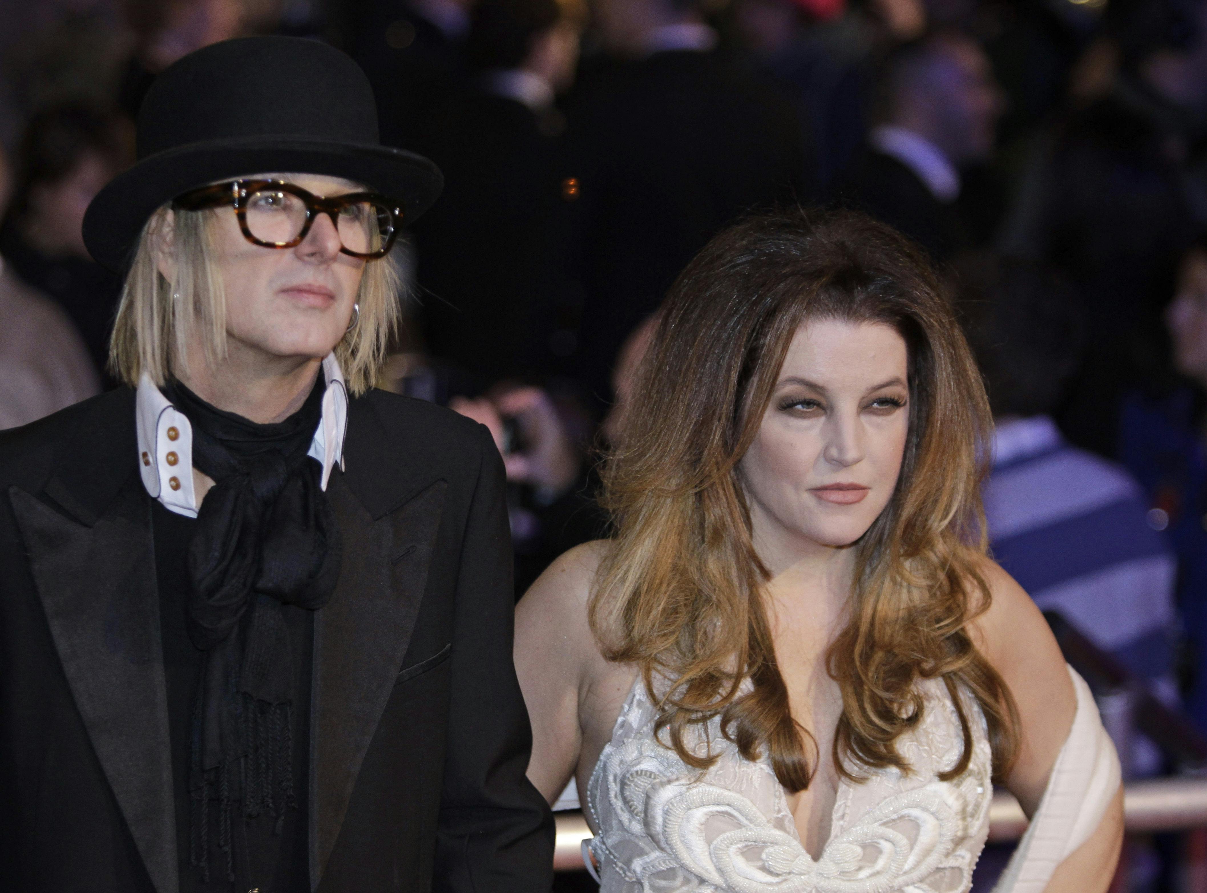 Lisa Marie Presley blev gift med Michael Lockwood i 2006. I 2008 fik de tvillinger, men i 2016 var skilsmissen en realitet. 
