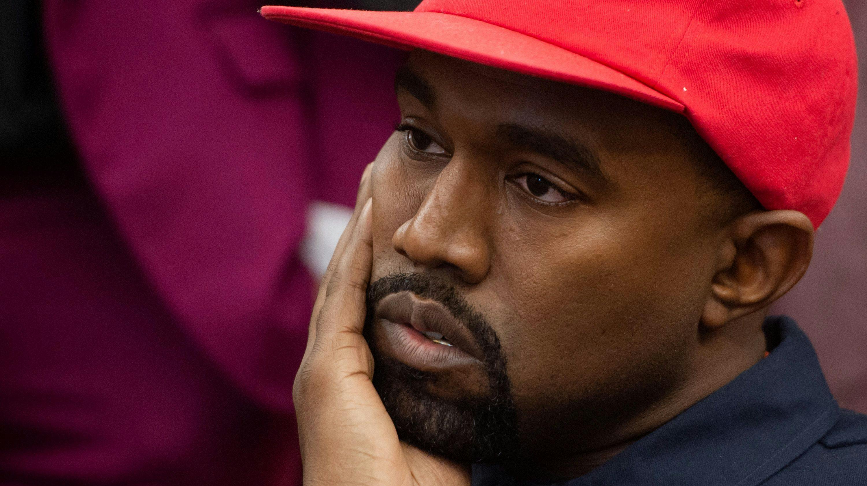 Kanye West er blevet droppet på en meget opsigtsvækkende måde. nbsp;