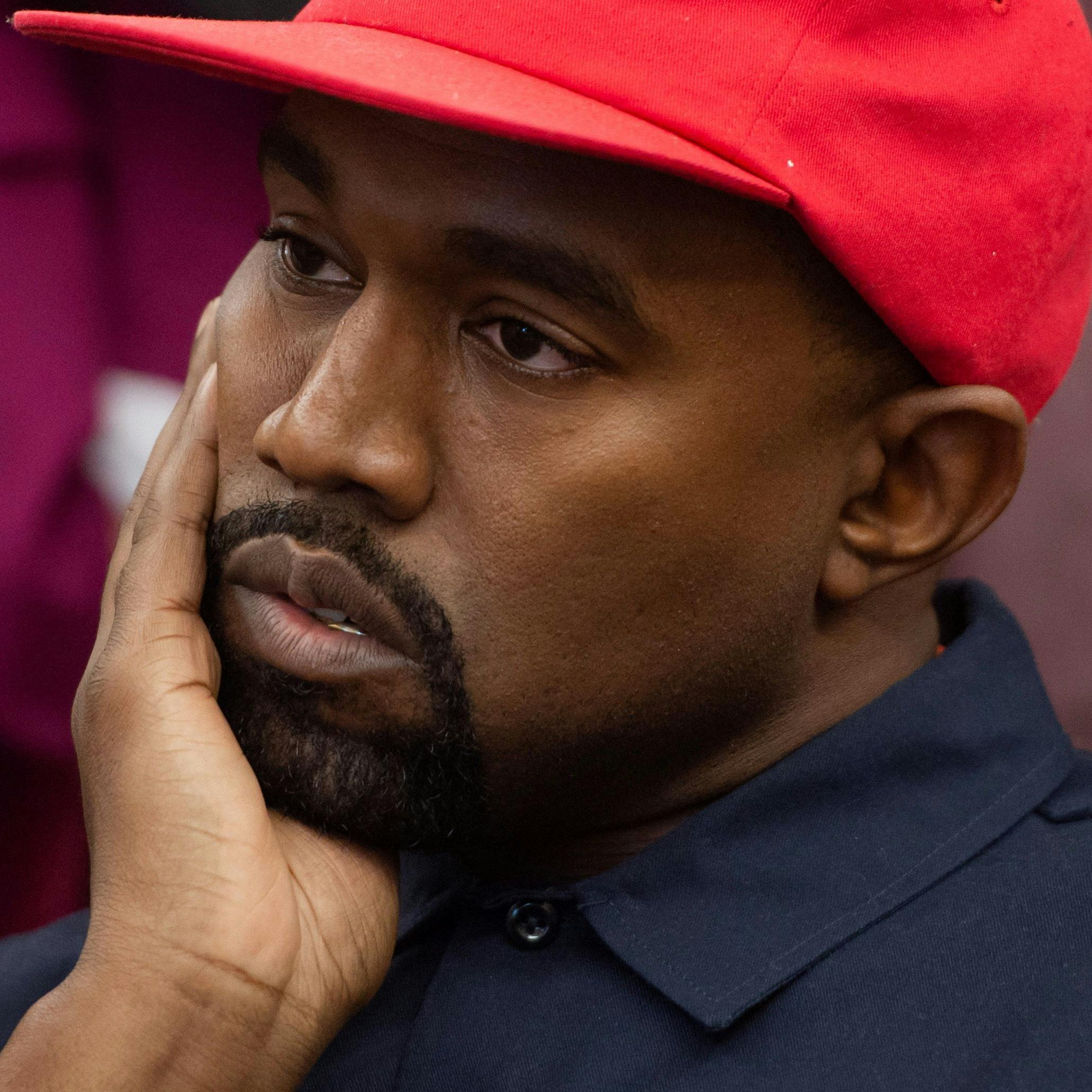Kanye West er blevet droppet på en meget opsigtsvækkende måde. 
