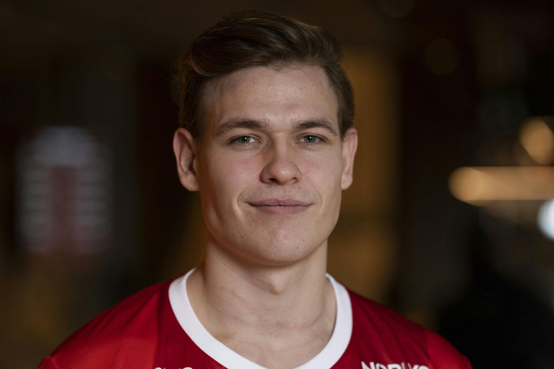 Han er stærk som en okse, når han tager kampen op inde på stregen. Lukas Jørgensen er det nyeste skud på stammen på det danske landshold efter en stor sæson i GOG. 