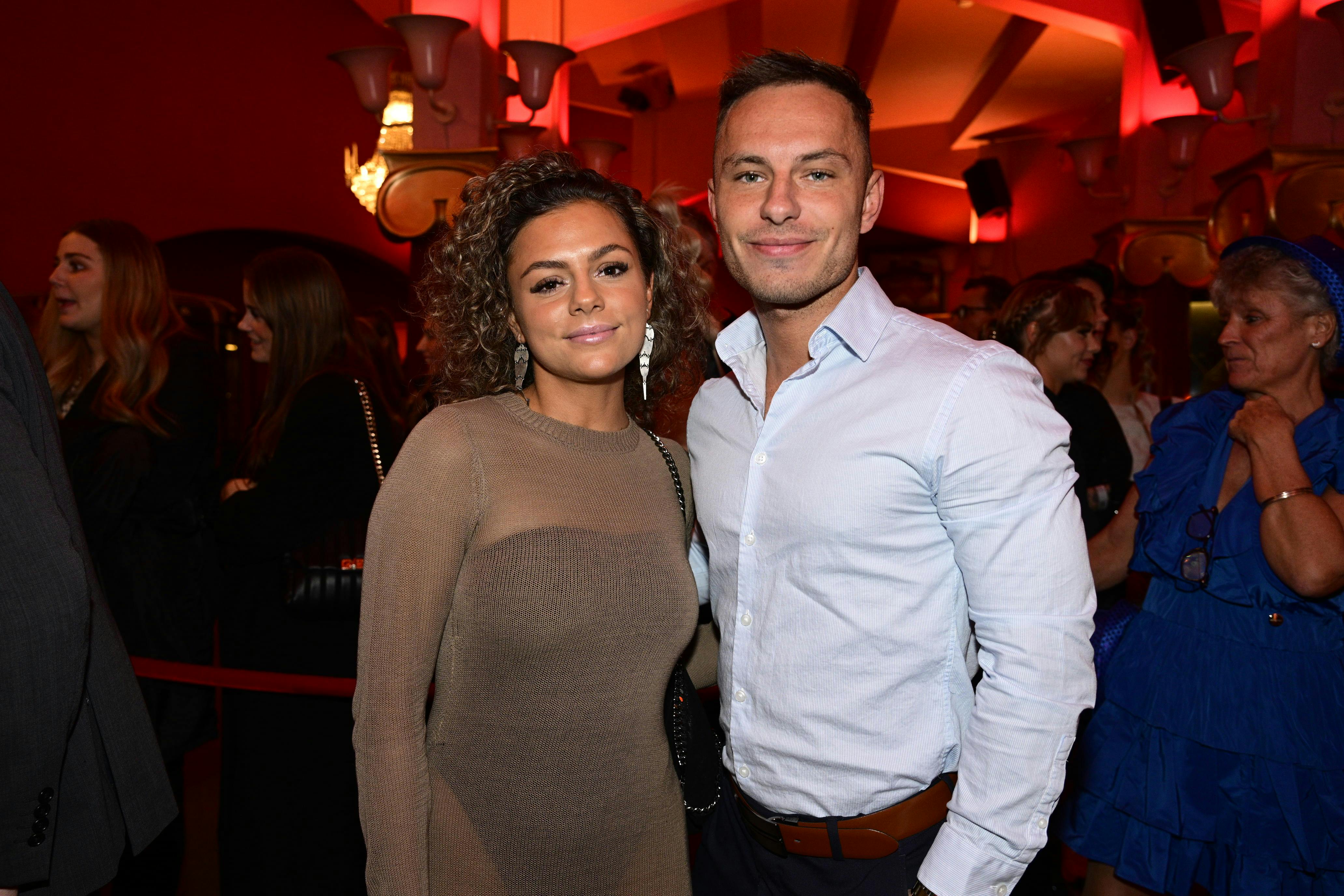 Naja Stencel fra sidste års "Robinson Ekspeditionen" sammen med sin storebror. 