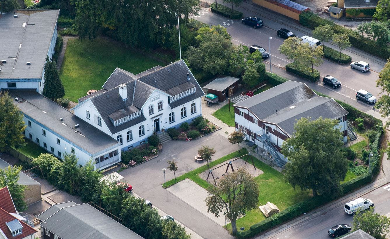 Brittas hjem ligger tæt på Lyngby Sø og et kvarters gang fra fristelserne i Lyngby Storcenter.