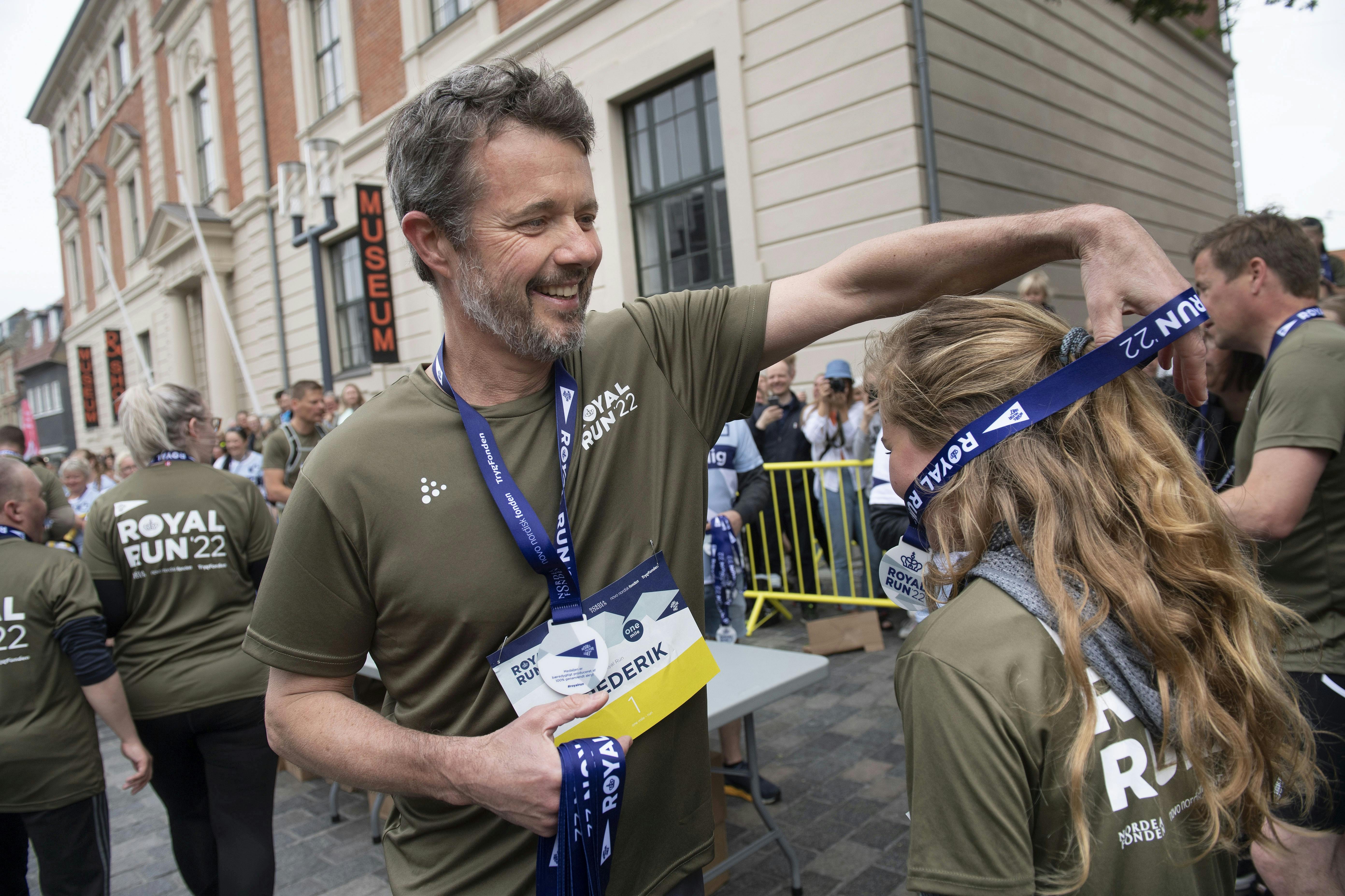 Kronprins Frederik har kombineret sin passion for sport med det folkelige og hitter med Royal Run.&nbsp;