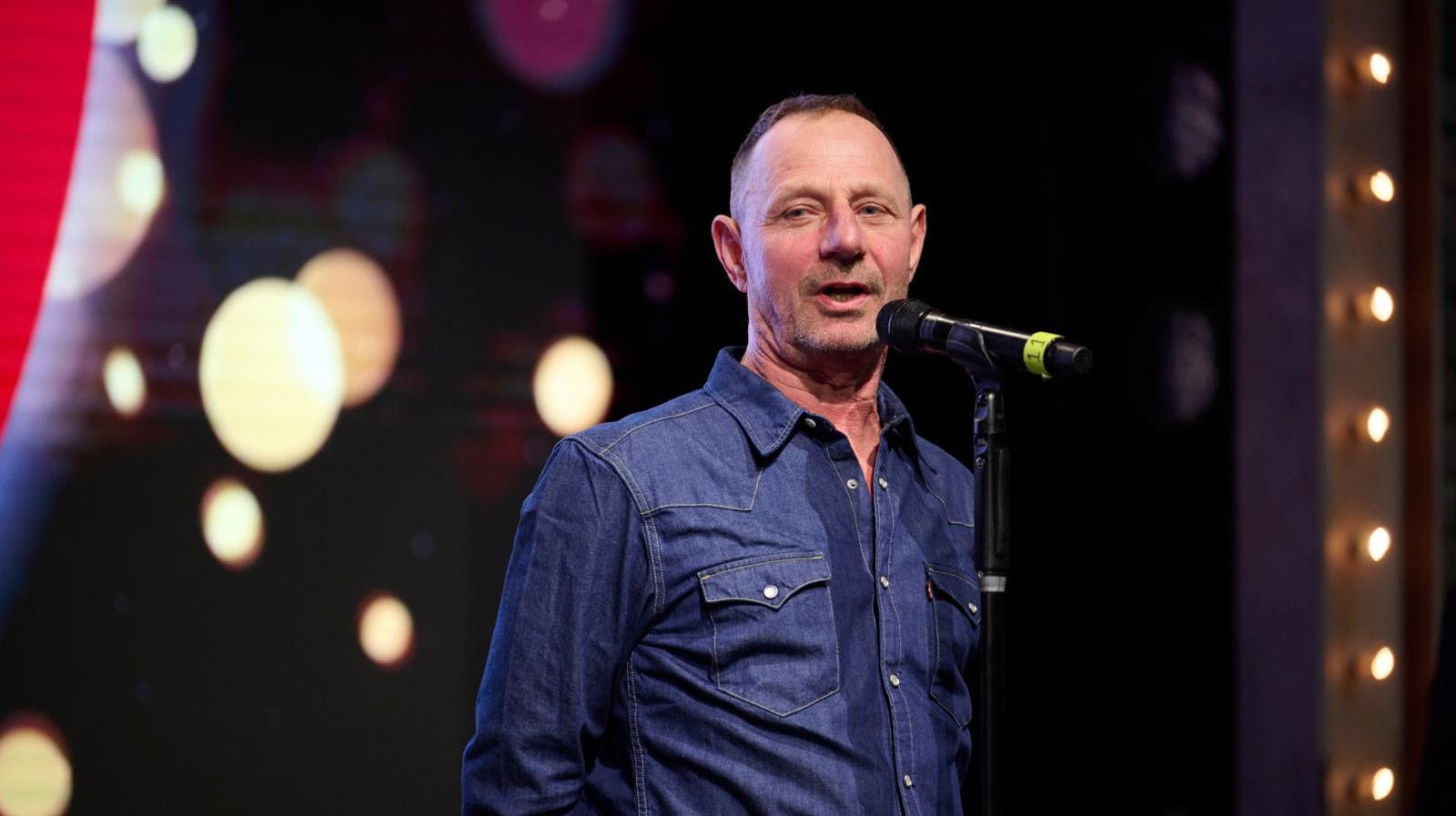 Jan Linnebjerg leverede uden problemer sin pristale under Reality Awards 2023. Nu skal han snart spille sit livs vigtigste rolle: som bedstefar.