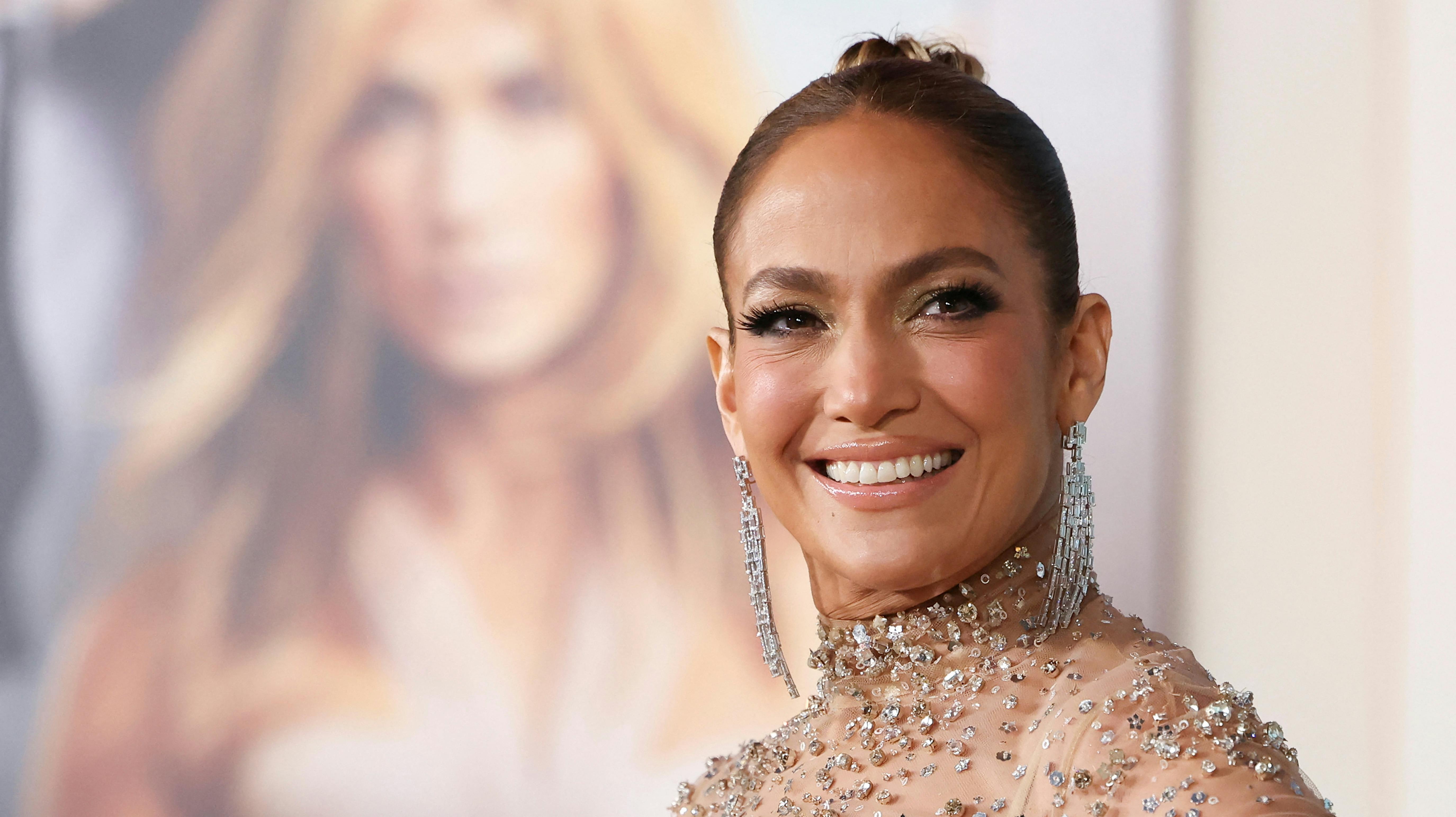 Jennifer Lopez står knivskarpt til premiere på "Shotgun Wedding" i TCL Chinese Theatre i Hollywood.&nbsp;