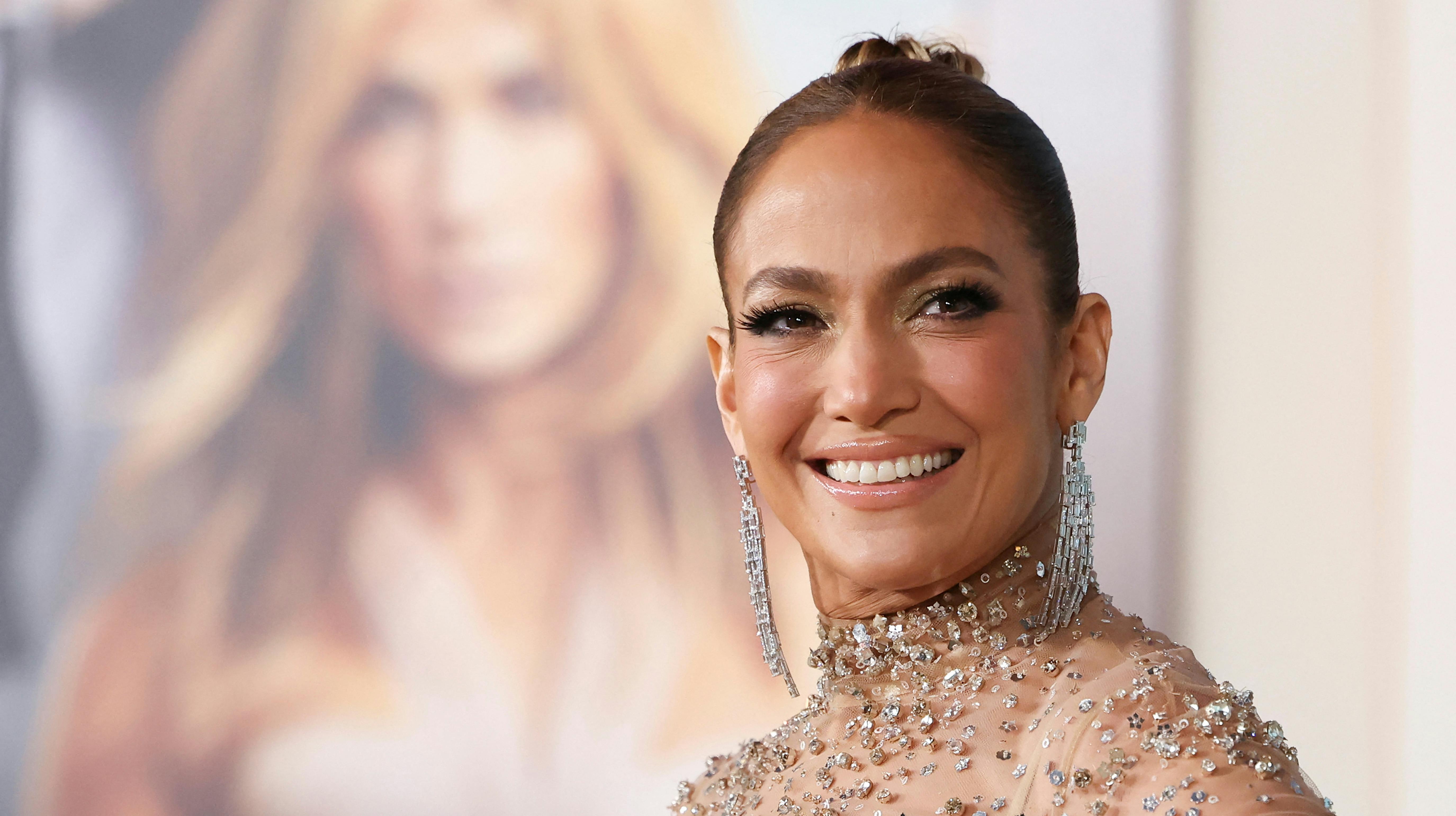 Jennifer Lopez står knivskarpt til premiere på "Shotgun Wedding" i TCL Chinese Theatre i Hollywood. 