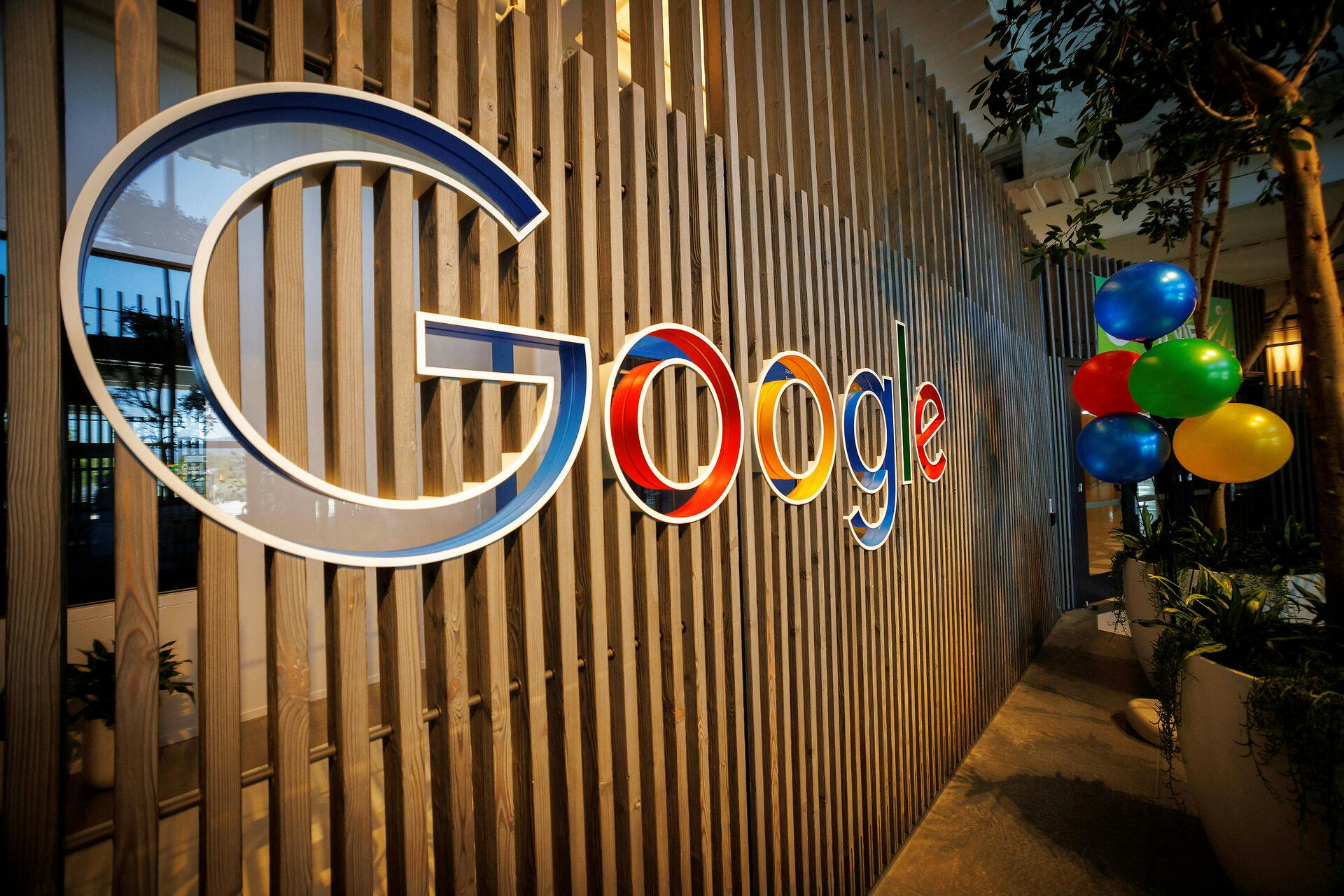 Google blev stiftet i 1998 af Larry Page og Sergej Brin. De har det ret godt i dag.