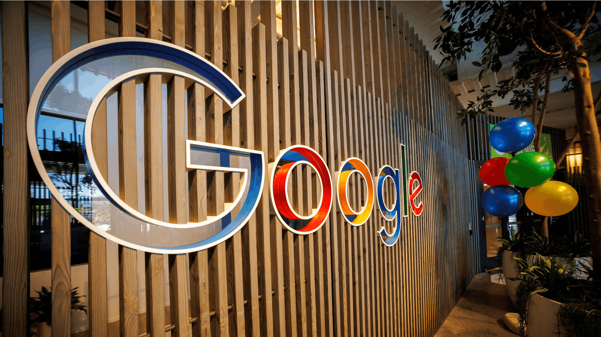 Google blev stiftet i 1998 af Larry Page og Sergej Brin. De har det ret godt i dag.