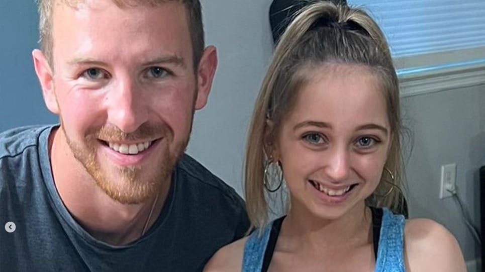 Shauna Rea og Dan har mødtes mere end en gang. De ved endnu ikke, om forholdet skal tages til næste niveau. Dog har Shauna før prøvet et langdistanceforhold, og det er hun ikke klar til igen.