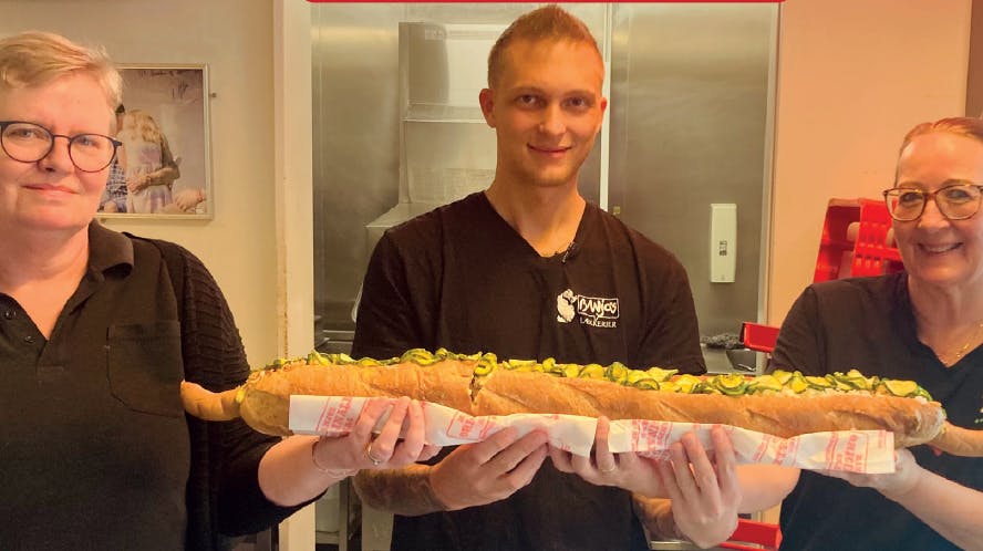 En laaang hotdog skal spises af de ypperste fynske kendisser, inden for Sport, kultur, politik. Det går ned den fjerde februar.