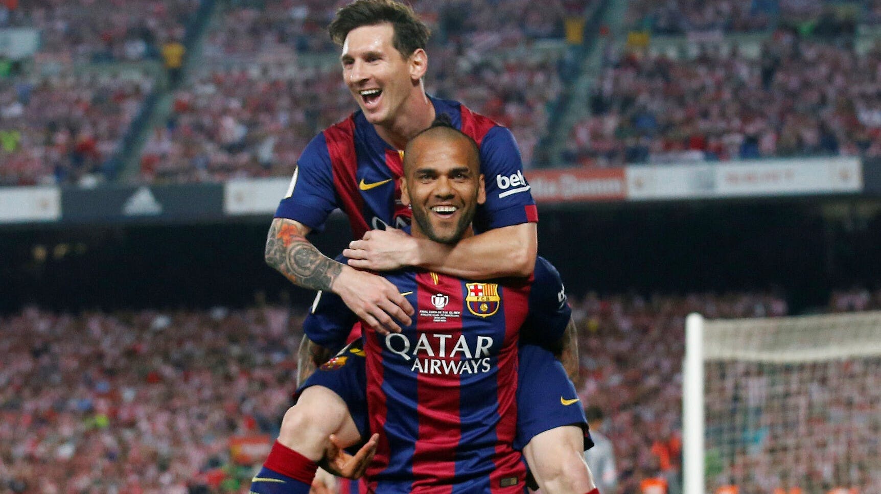 Dani Alves er blevet tilbageholdt i Spanien mistænkt for at have begået et seksuelt overgreb