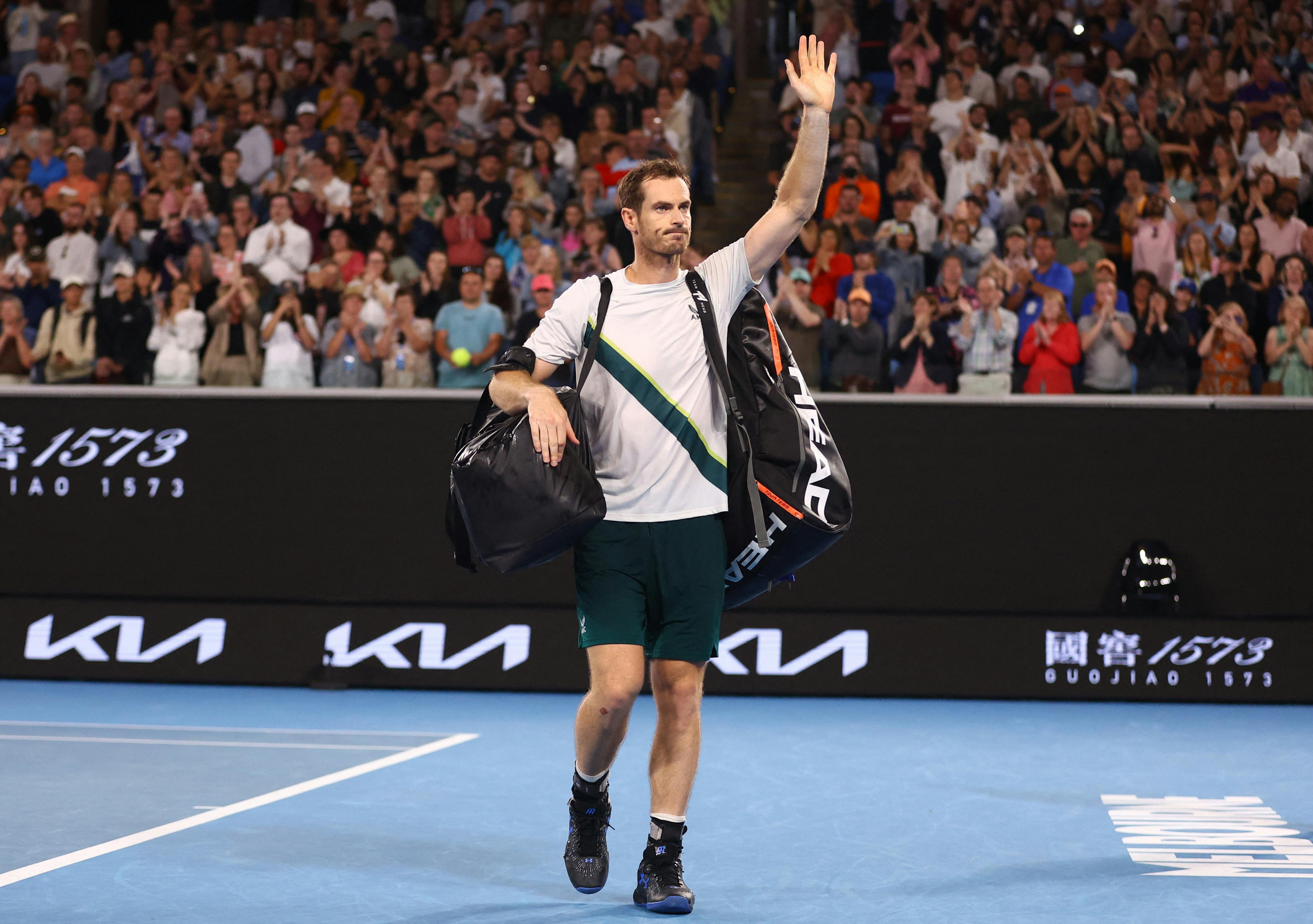 Andy Murray tiltrak sig en del opmærksomhed, da han kæmpede sig videre fra en kamp i anden runde med en 3-2-sejr over australske Thanasi Kokkinakis. Nu er Murray ude af turneringen i Melbourne. nbsp;