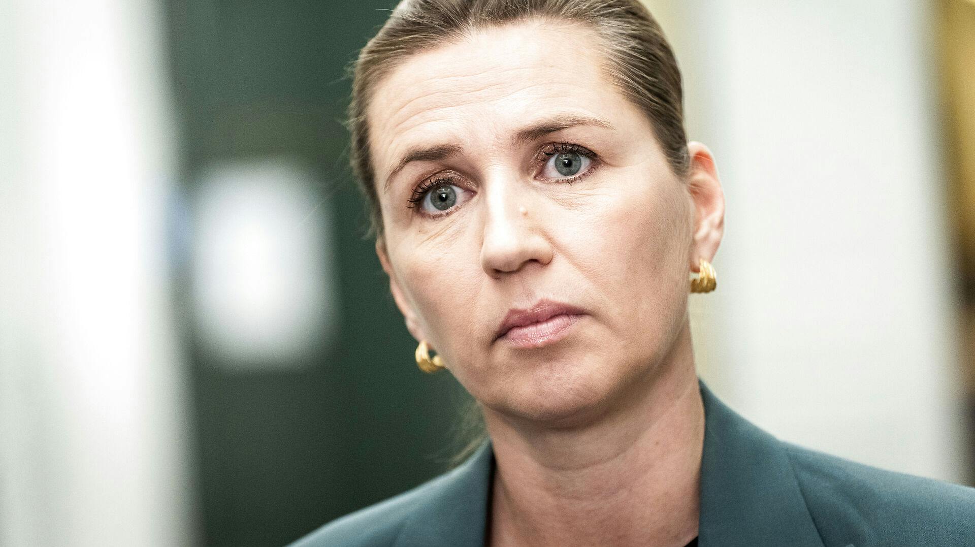 Mette Frederiksen reagerer nu på hendes kollega gennem mange år Ritt Bjerregaards død. 