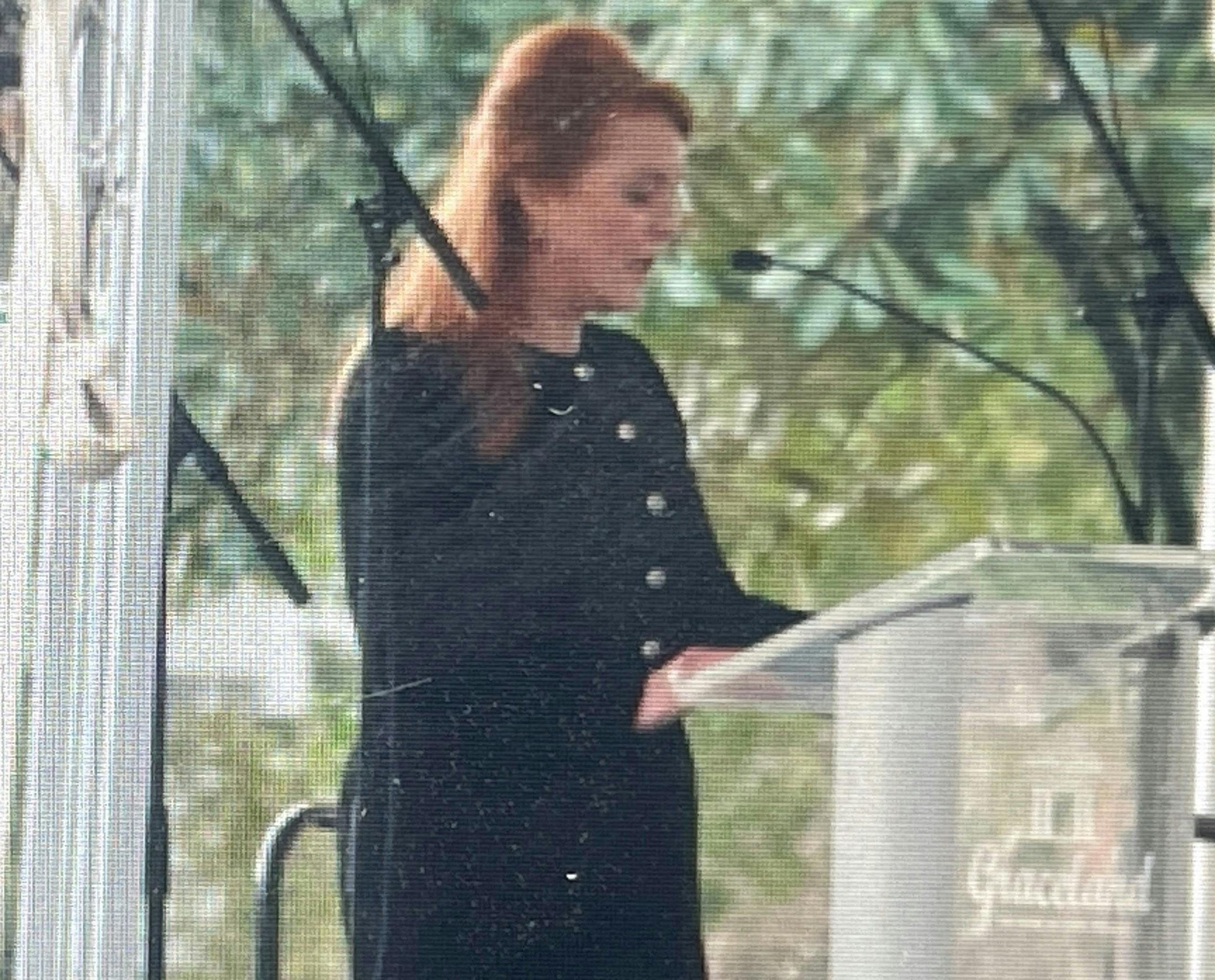 Her står Sarah Ferguson på talerstolen ved Lisa Marie Presleys mindehøjtidelighed, der blev afholdt ved Graceland søndag. nbsp;