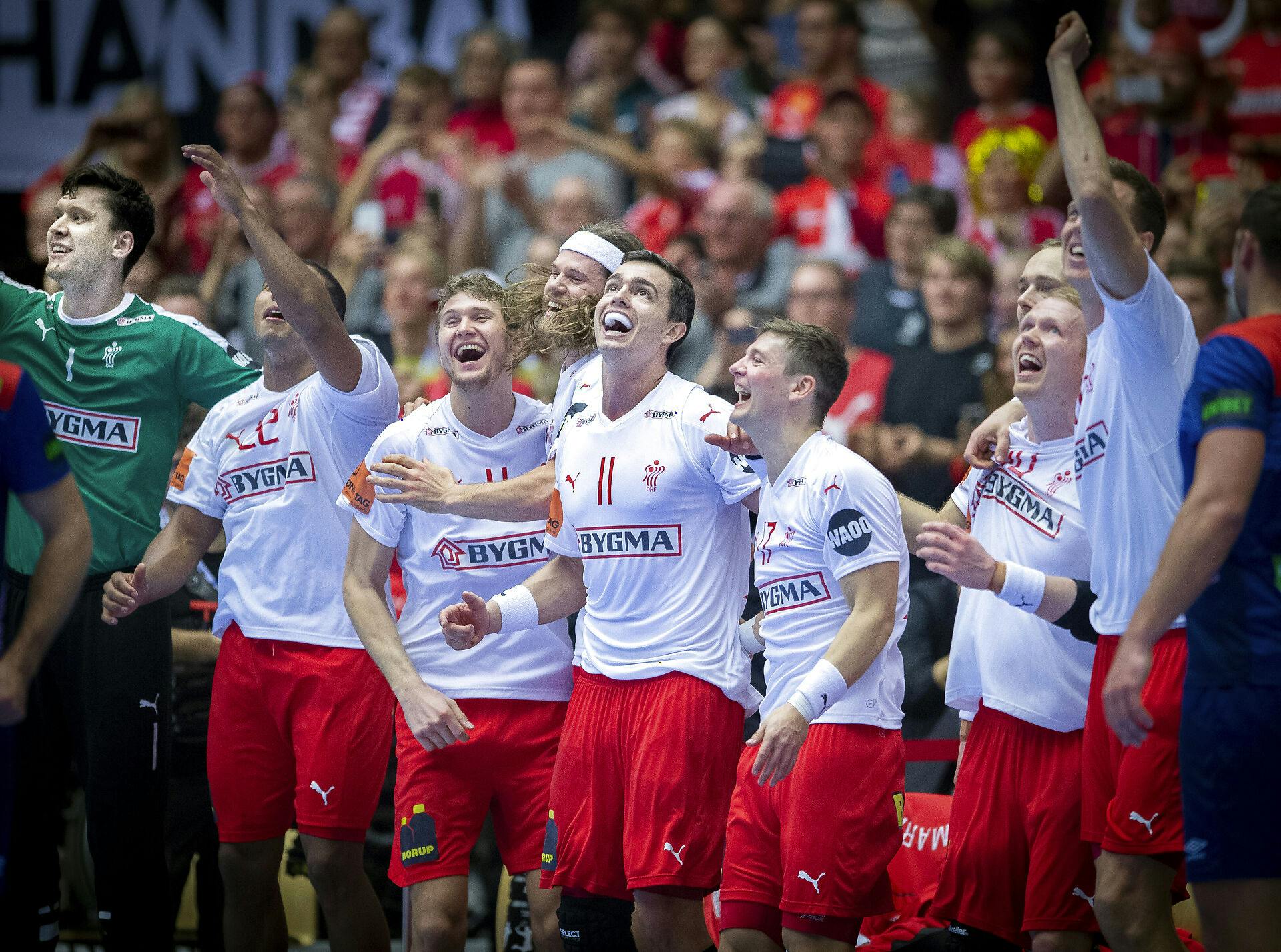 Vi har sagt farvel til Lasse Svan. Men han bliver med garanti ikke den sidste, vi skal vænne os til at undvære, når Danmark spiller. nbsp;