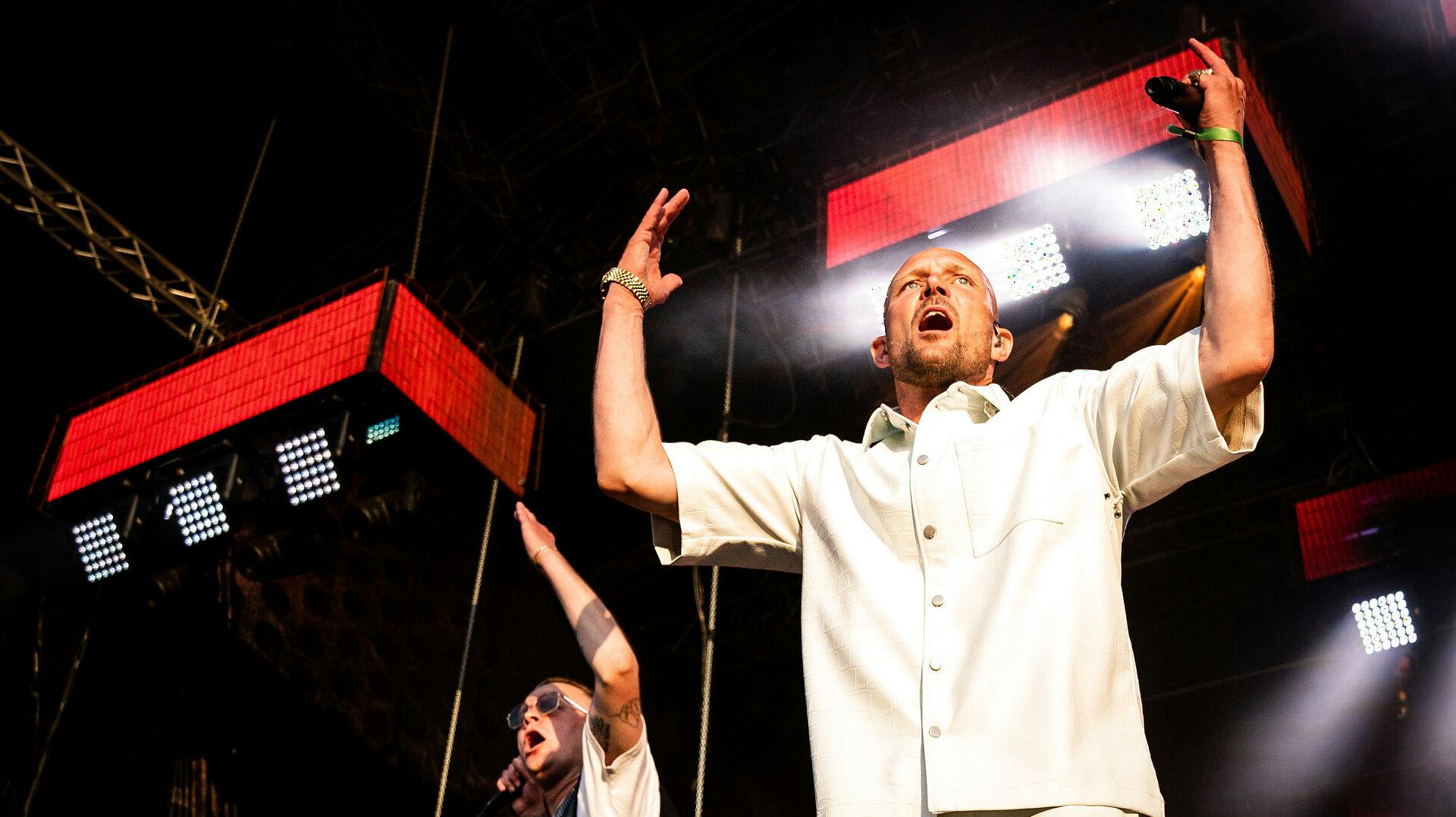 Suspekt vil samle folket til kæmpe fest.