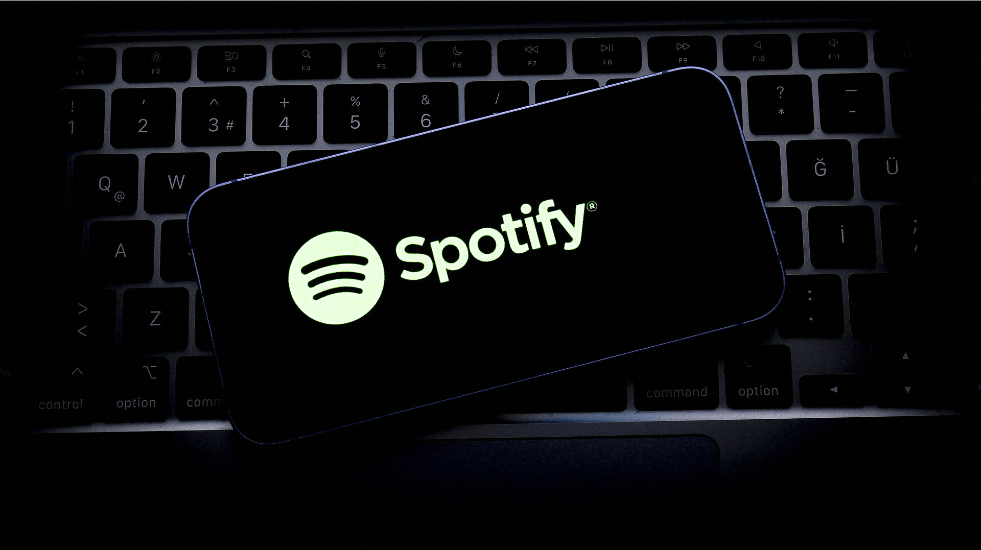 Spotify har ellers den seneste tid tjent styrtende med penge, fordi de lancerer podcasts. Det fortæller administrerende direktør, Daniel Ek, i sin opdatering.