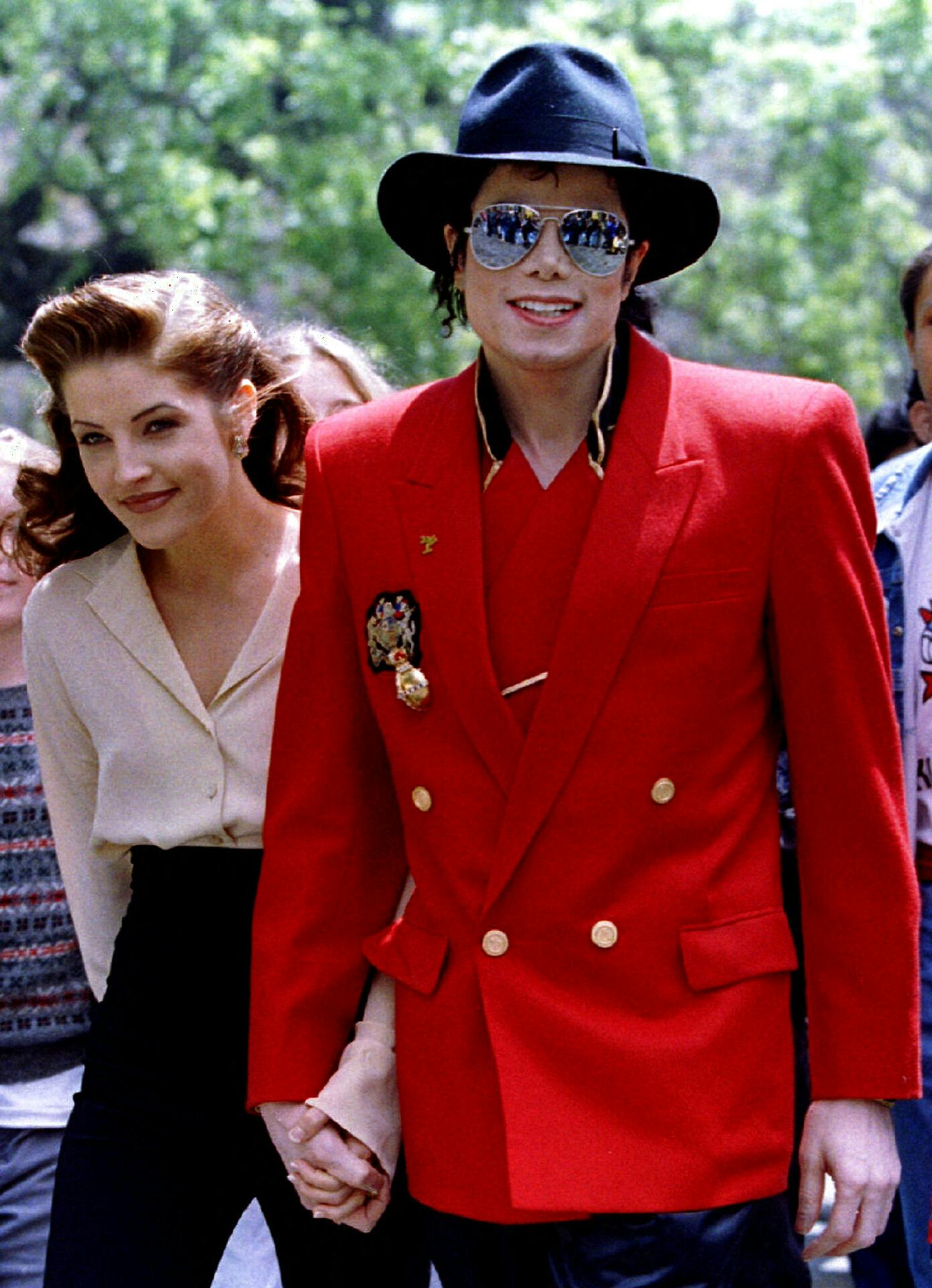 Michael Jackson og hans daværende hustru Lisa Marie Presley-Jackson fotograferet 18. april 1995.&nbsp;
